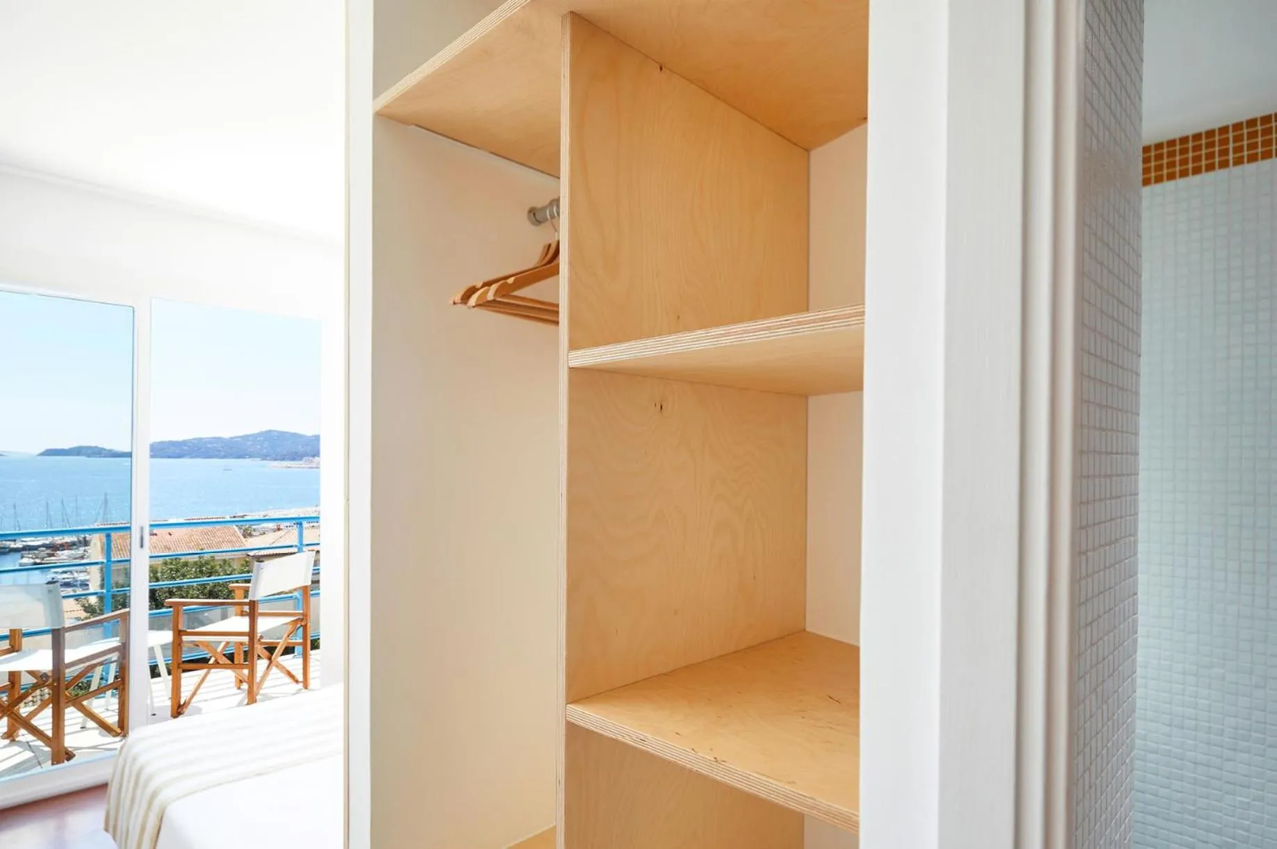Bedroom in Hôtel California