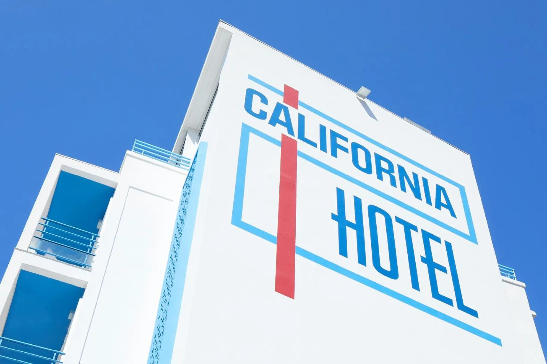 Property building in Hôtel California