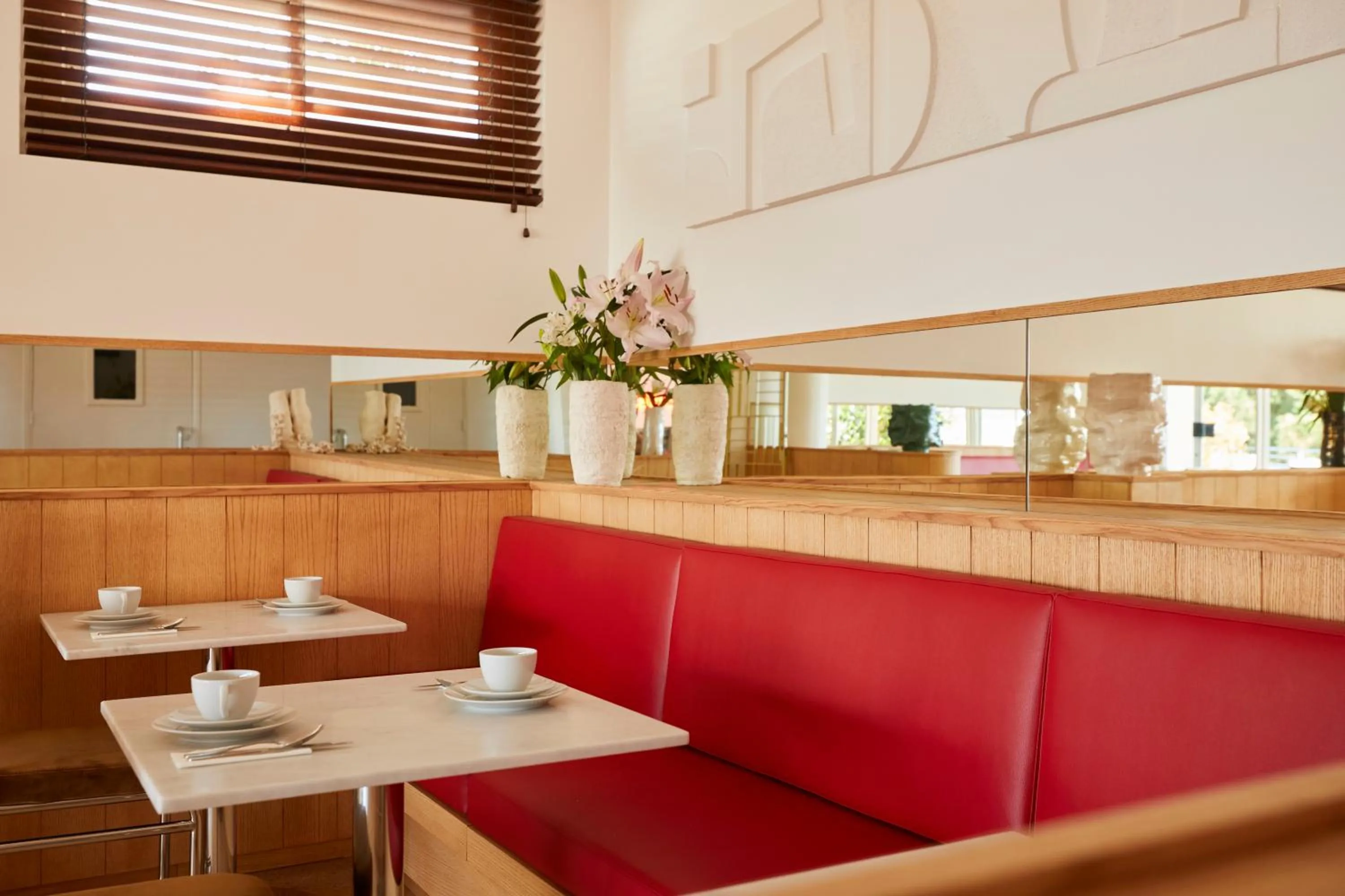 Restaurant/places to eat in Hôtel California
