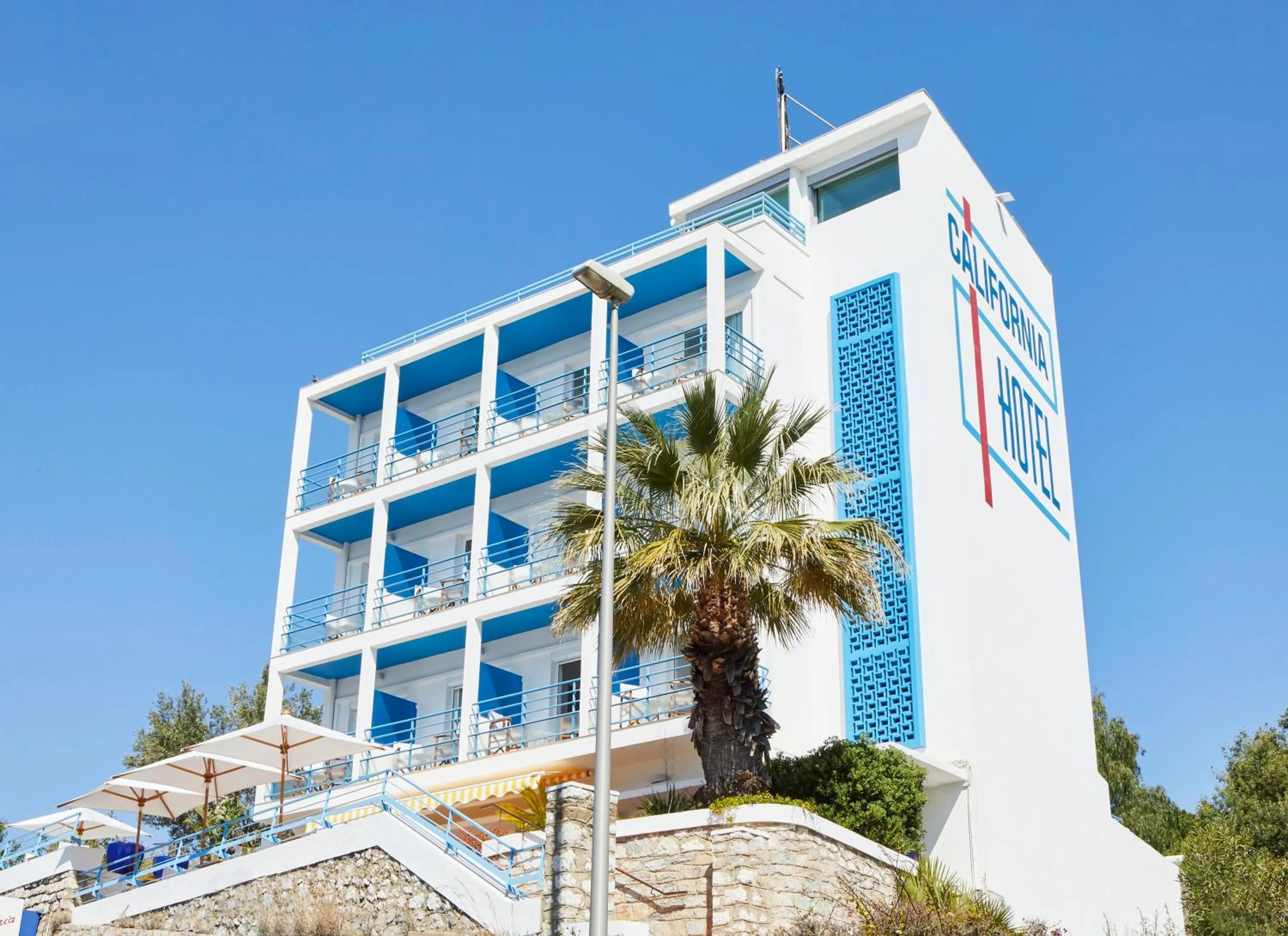 Property building in Hôtel California