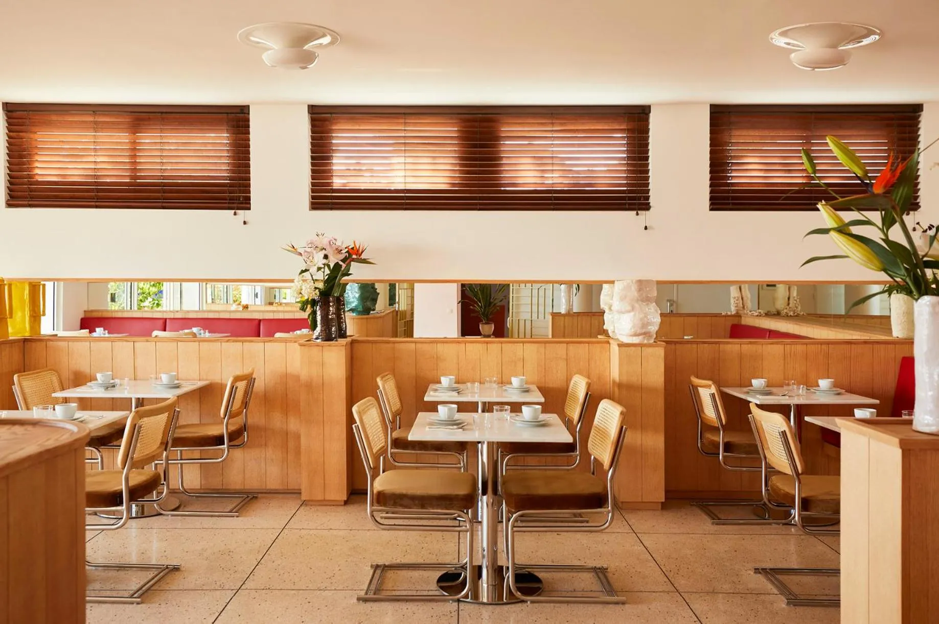 Restaurant/places to eat in Hôtel California