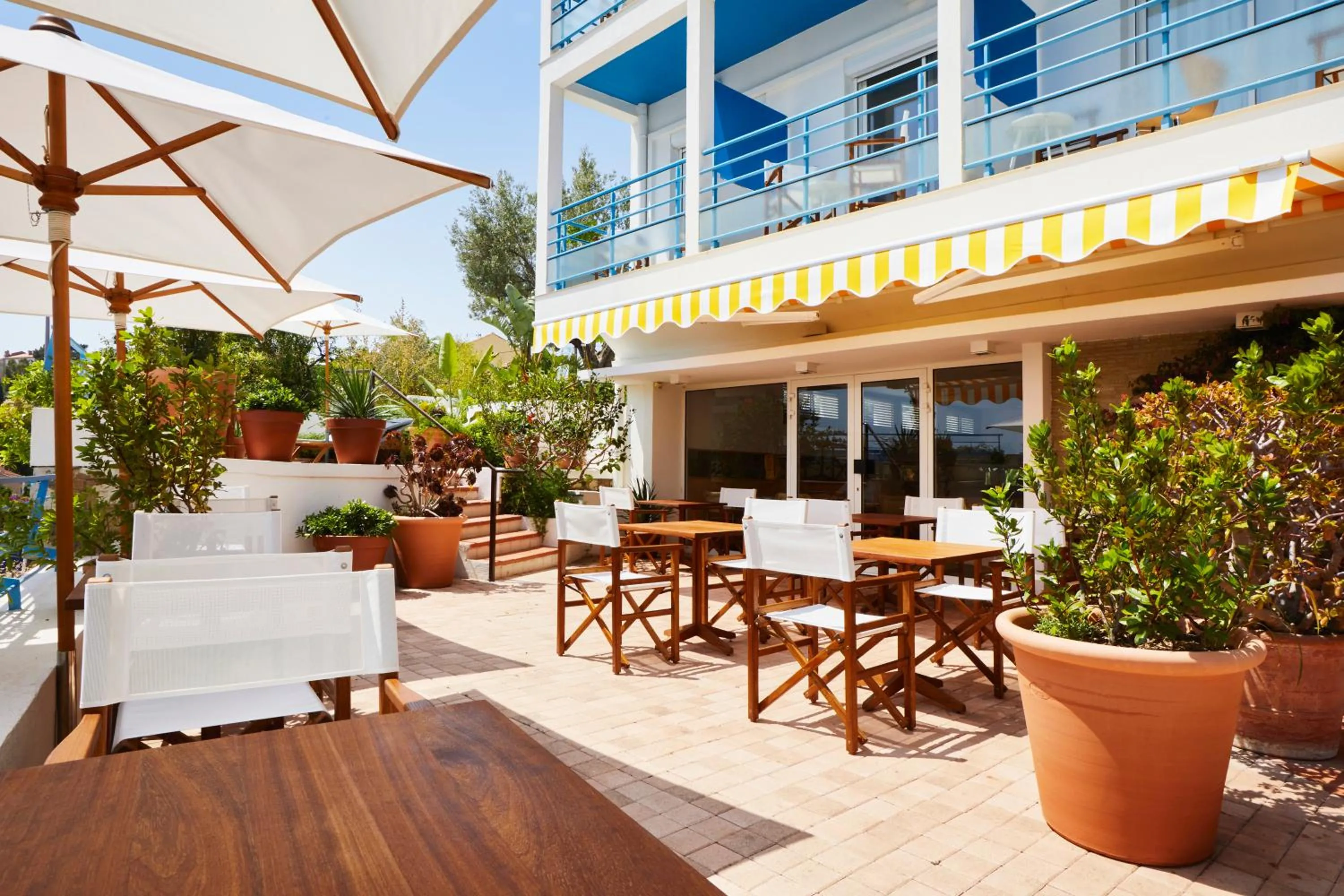 Property building in Hôtel California