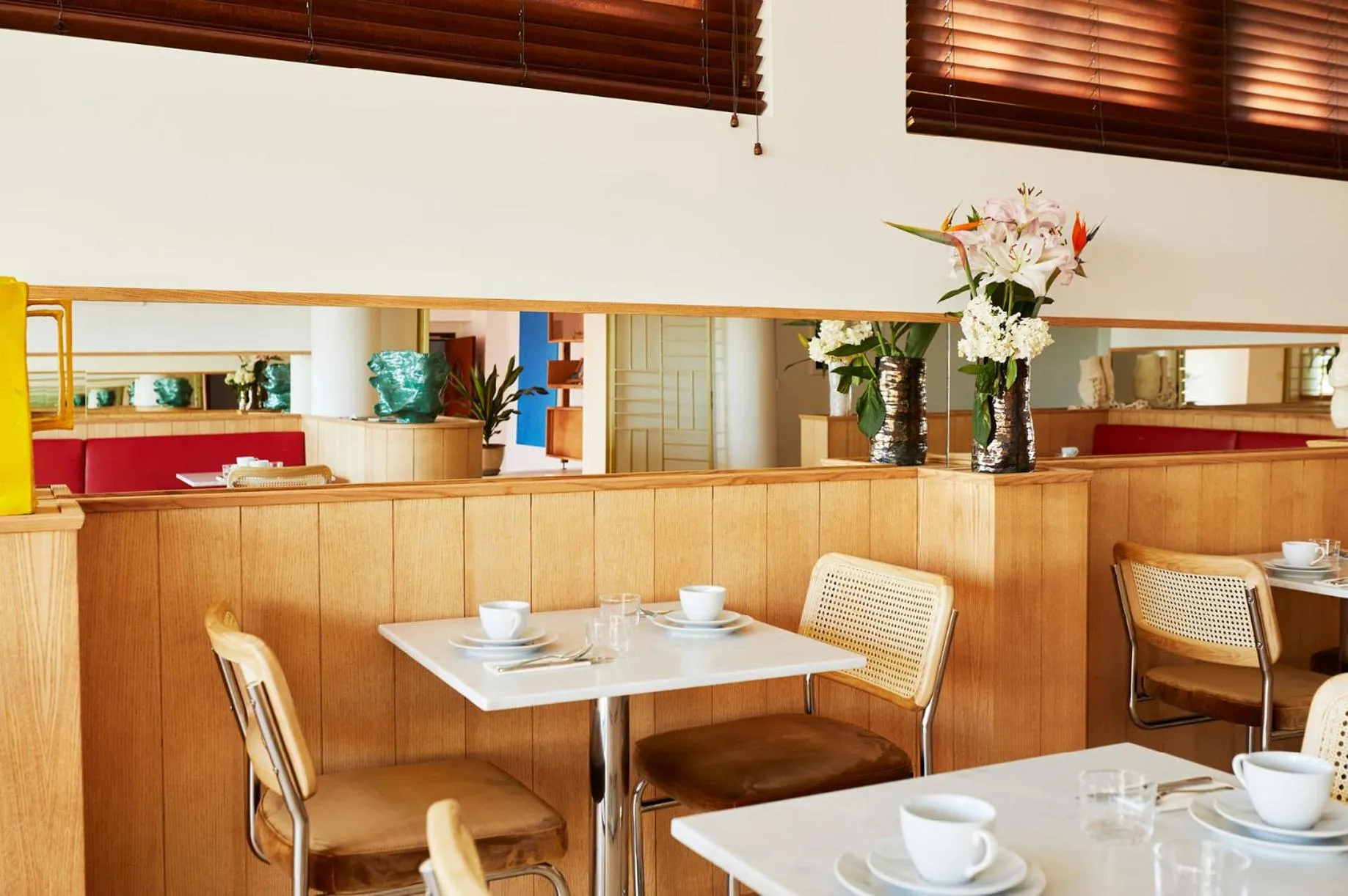 Restaurant/places to eat in Hôtel California