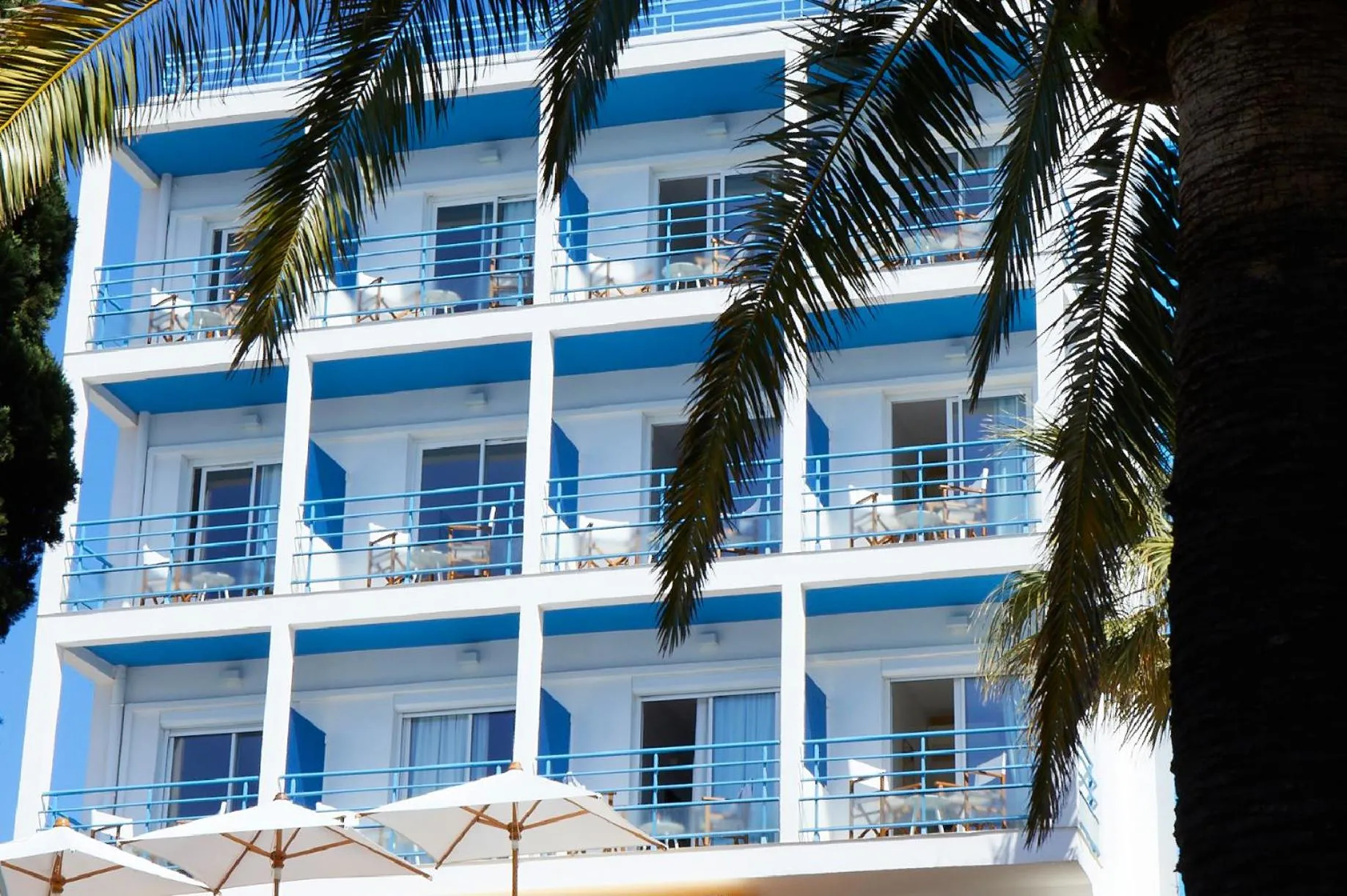 Property building in Hôtel California