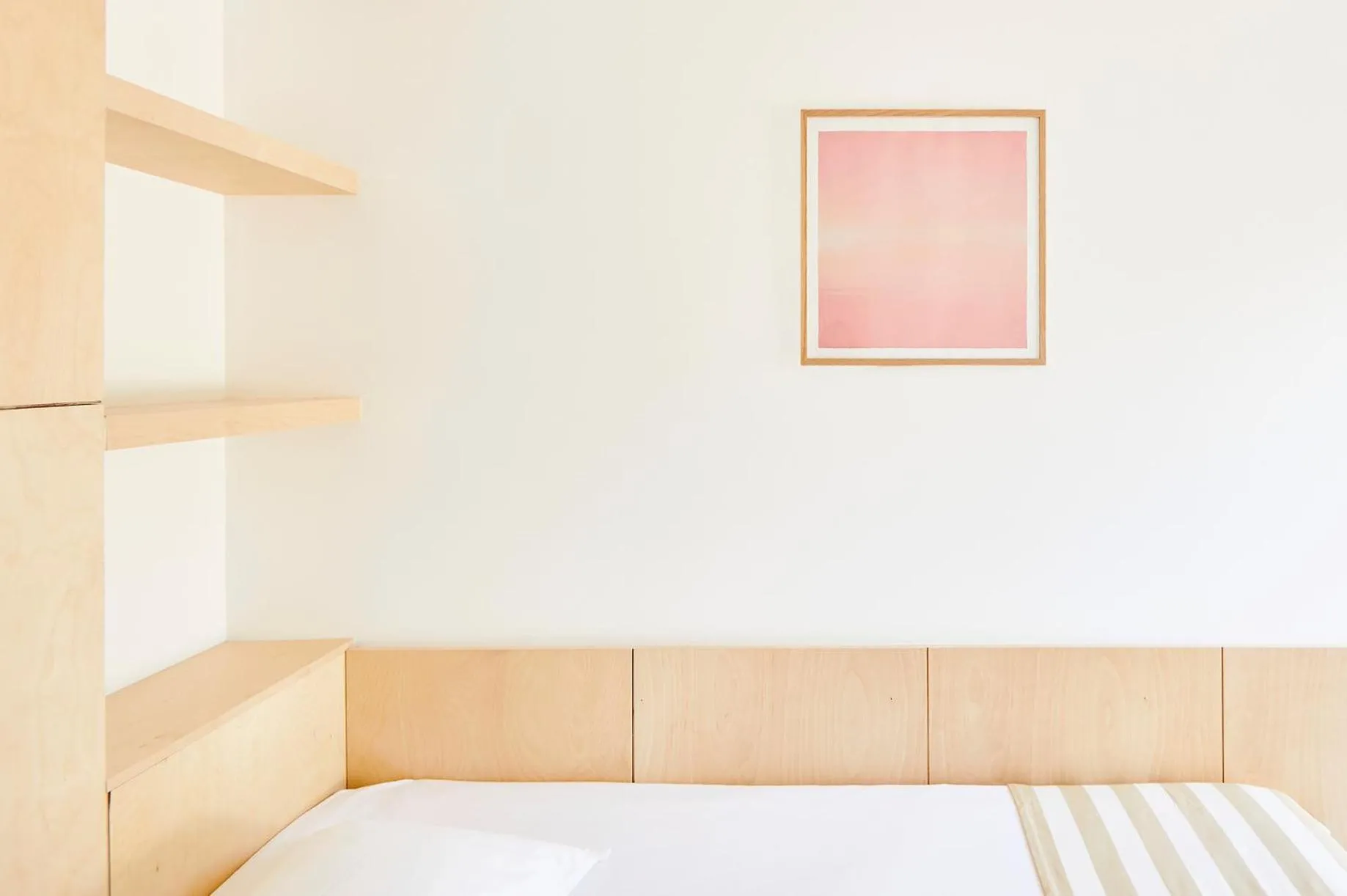 Bed in Hôtel California