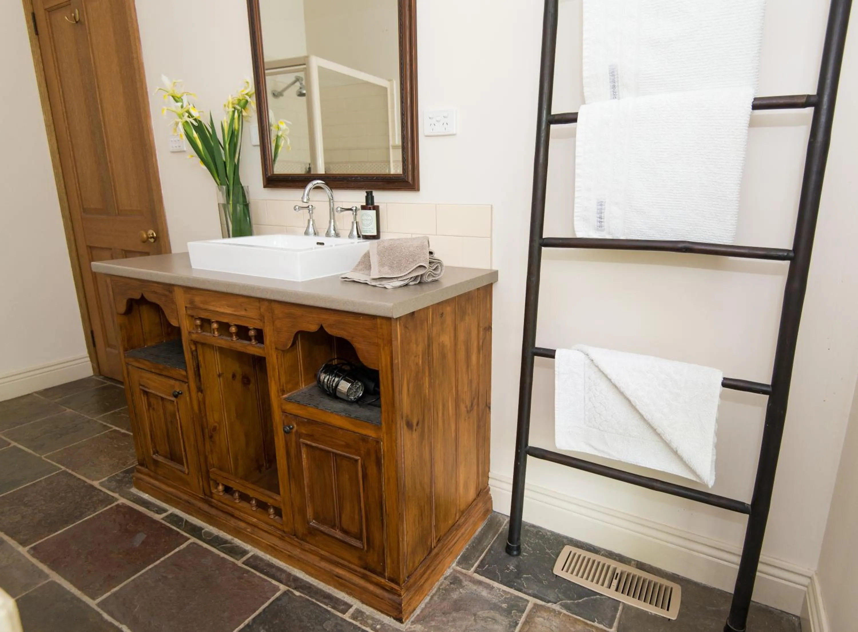 Bathroom in Hollyhock