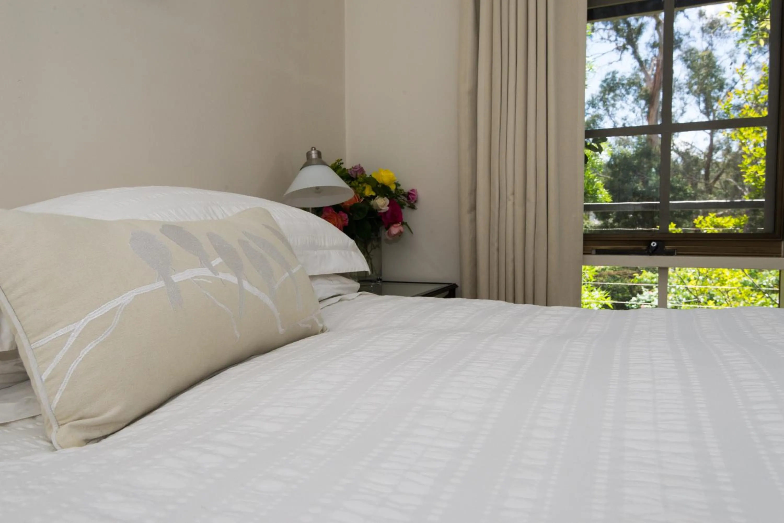 Bedroom, Bed in Hollyhock