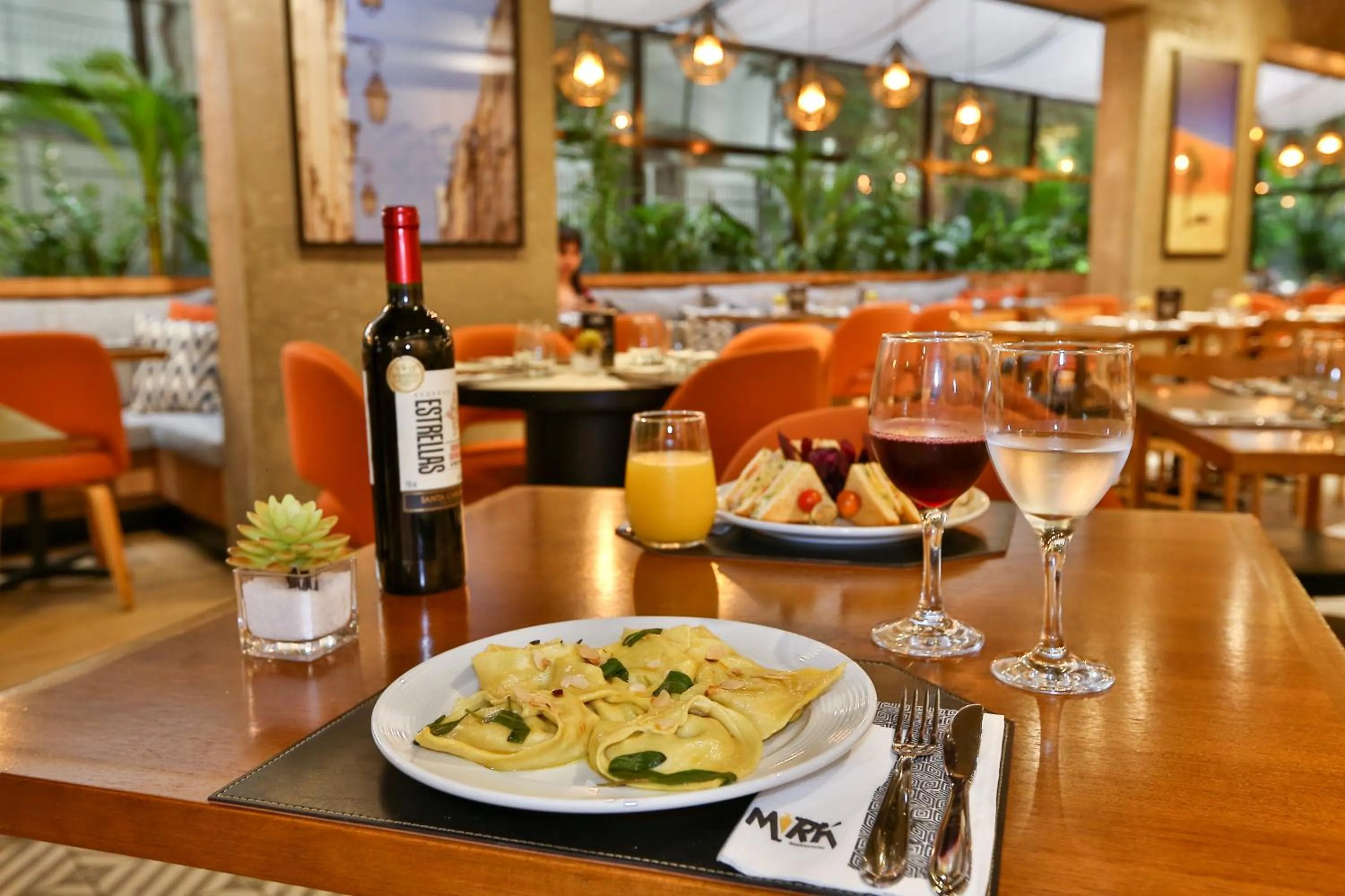 Restaurant/places to eat in Transamerica Executive Jardins