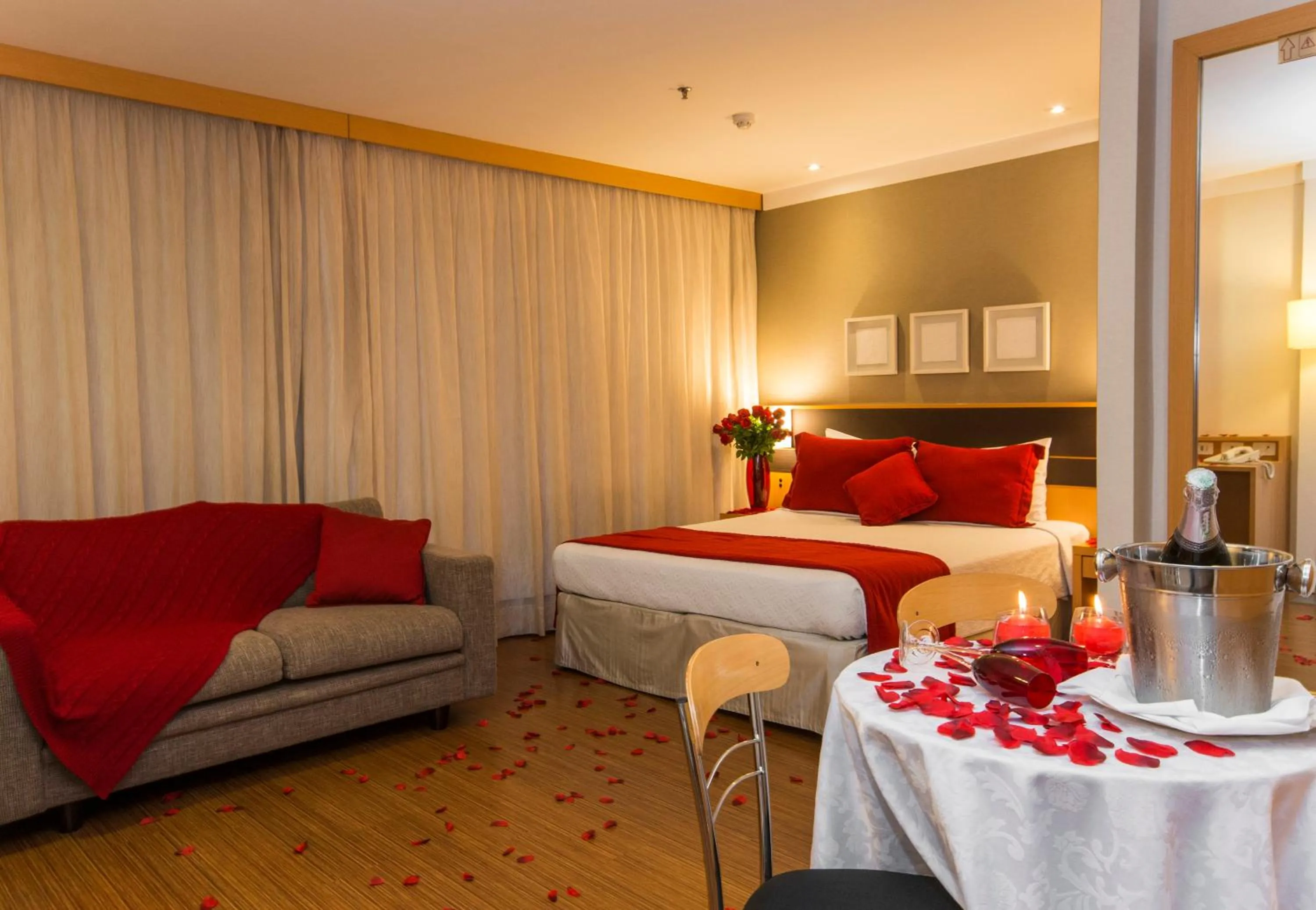 Photo of the whole room, Bed in Transamerica Executive Jardins