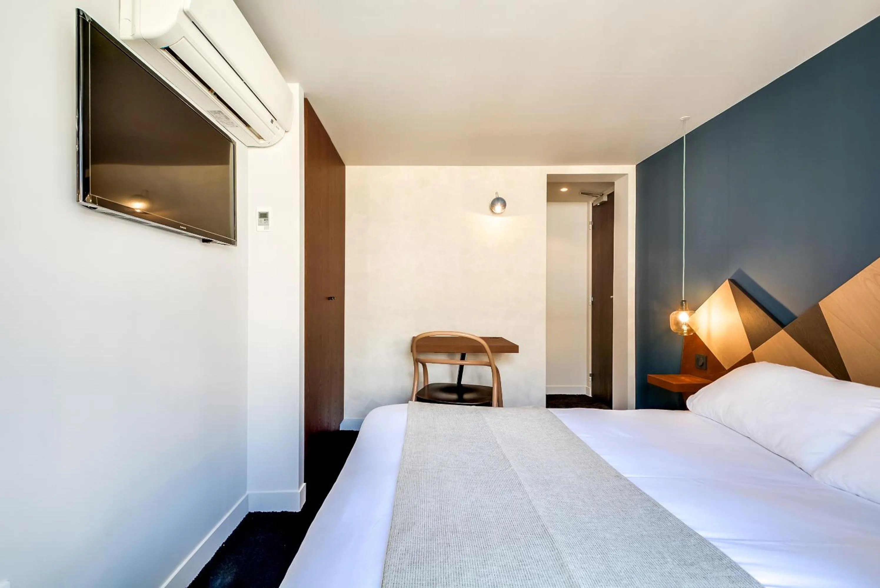 Photo of the whole room, Bed in WIT Hotel