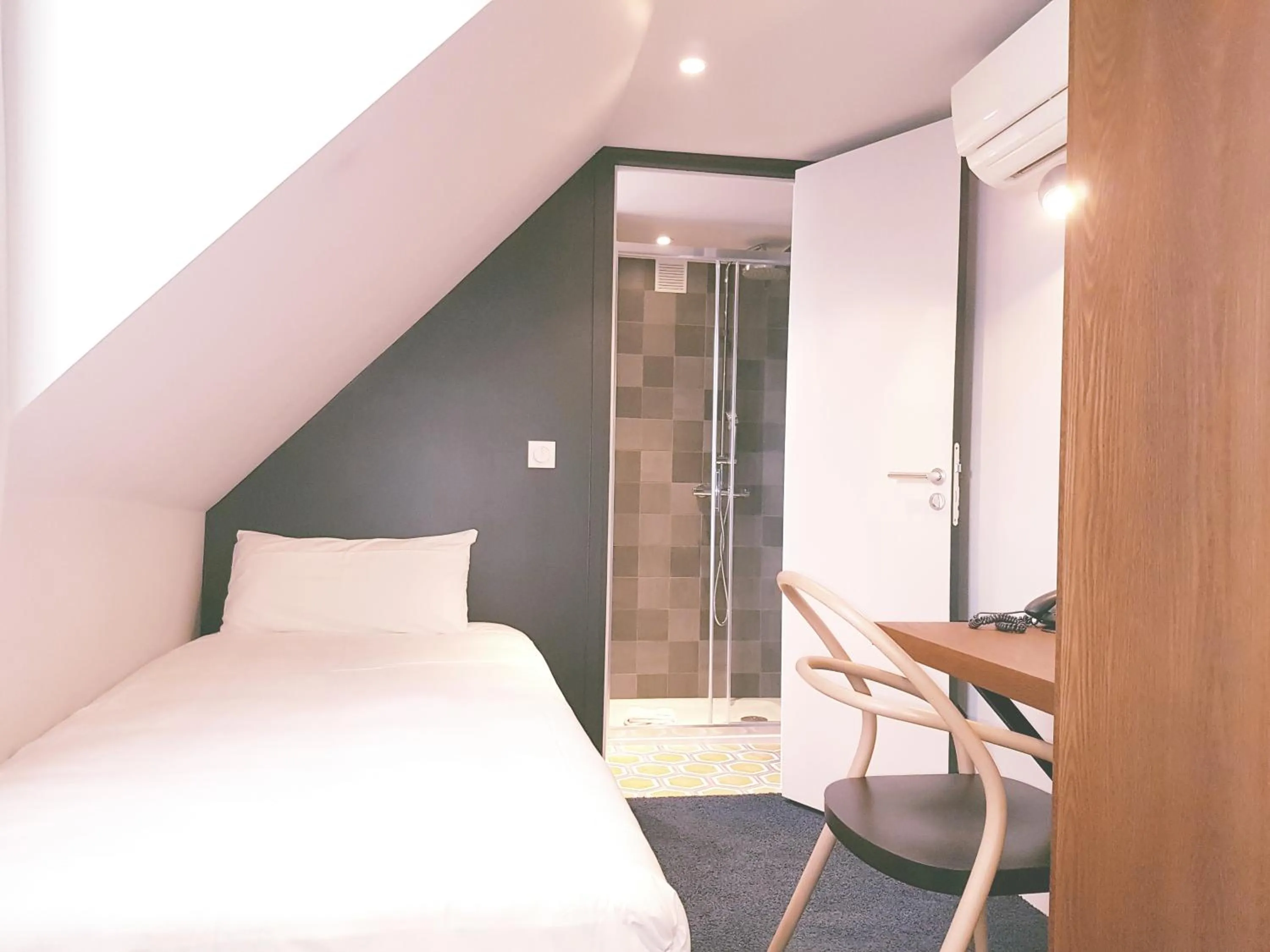 Seating area, Bed in WIT Hotel