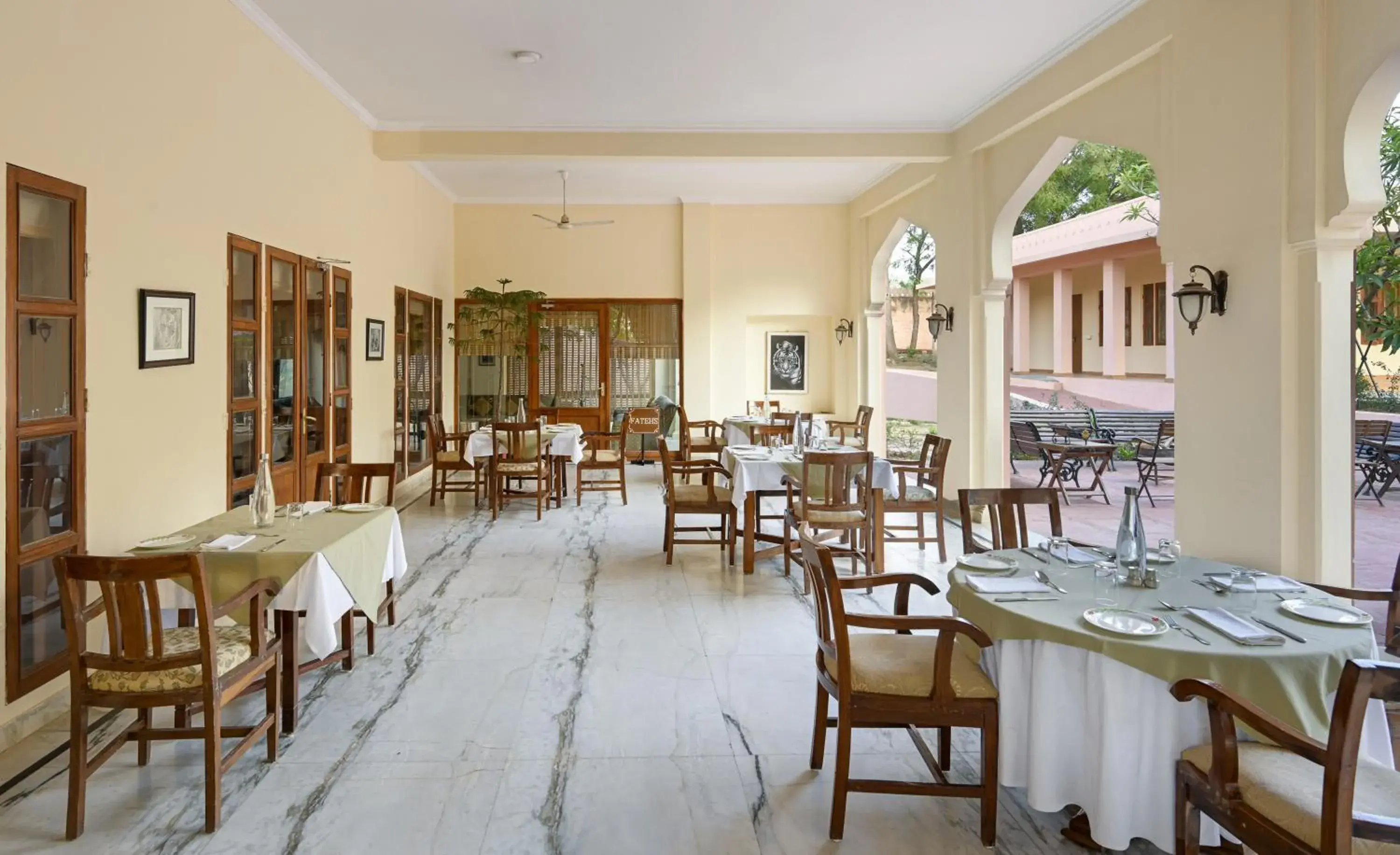 Restaurant/places to eat in Dev Vilas Restaurant/places to eat in Dev Vilas