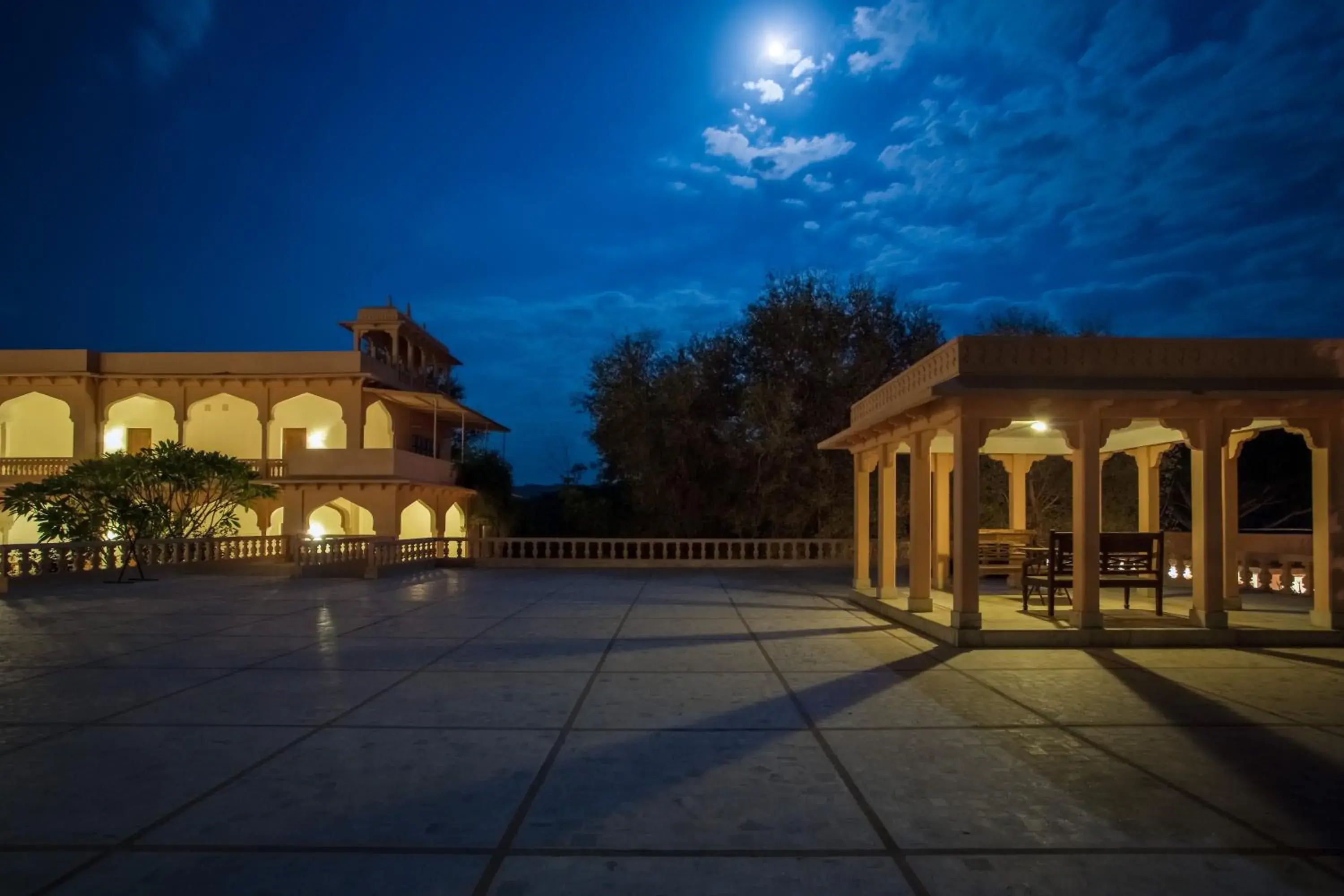 Property building in Dev Vilas Property building in Dev Vilas