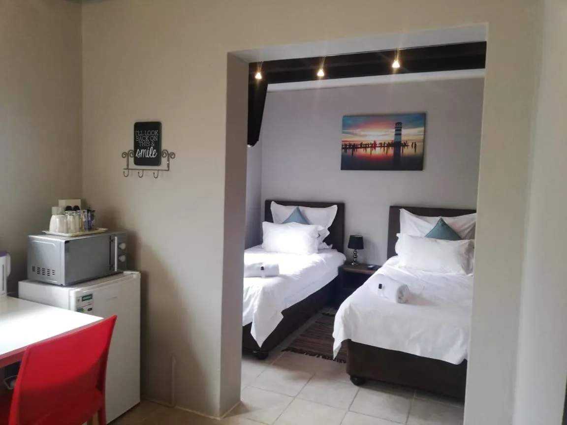 Photo of the whole room, Bed in Villa Tropicana - South Africa