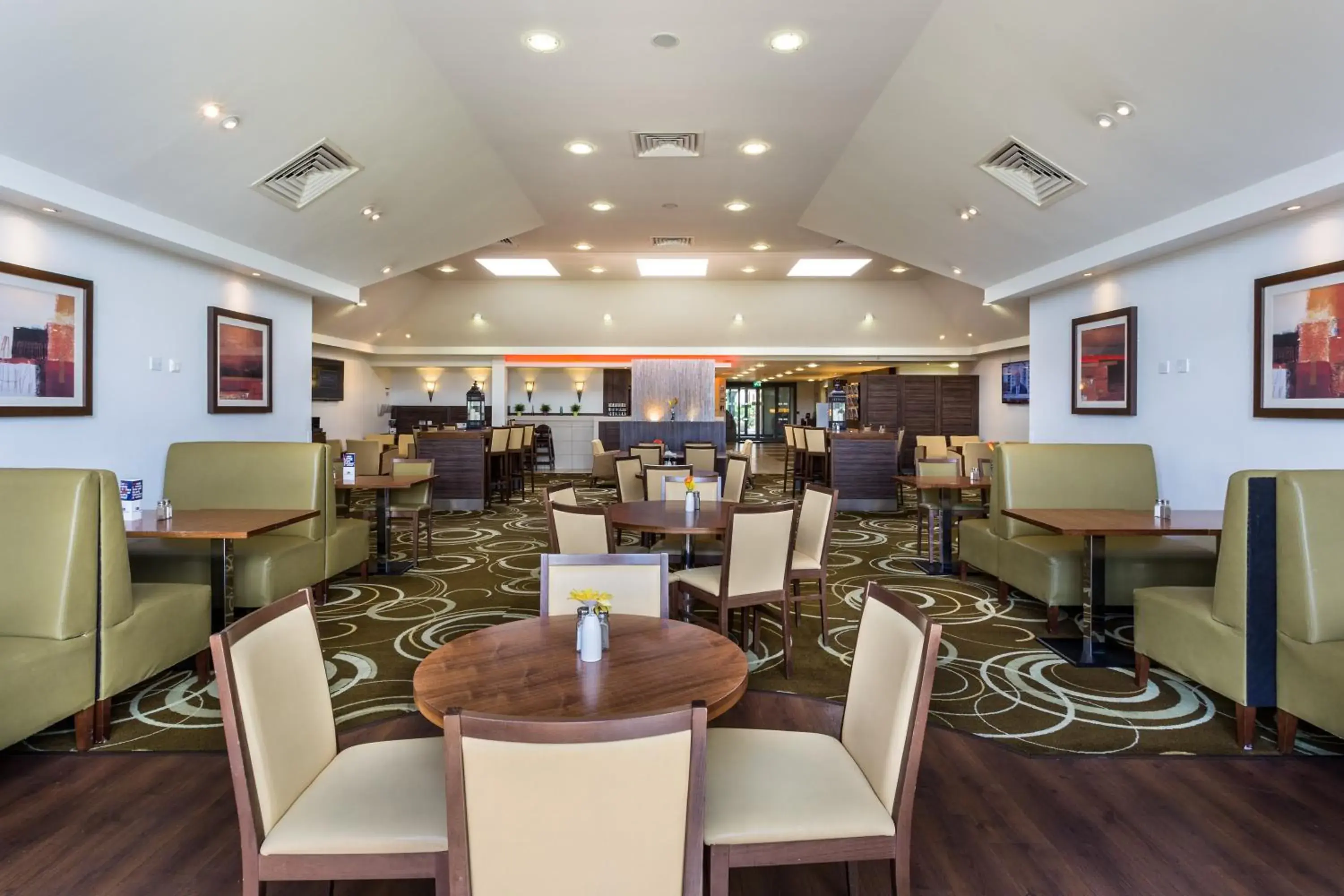 Restaurant/places to eat in Holiday Inn Express Colchester by IHG Restaurant/places to eat in Holiday Inn Express Colchester by IHG