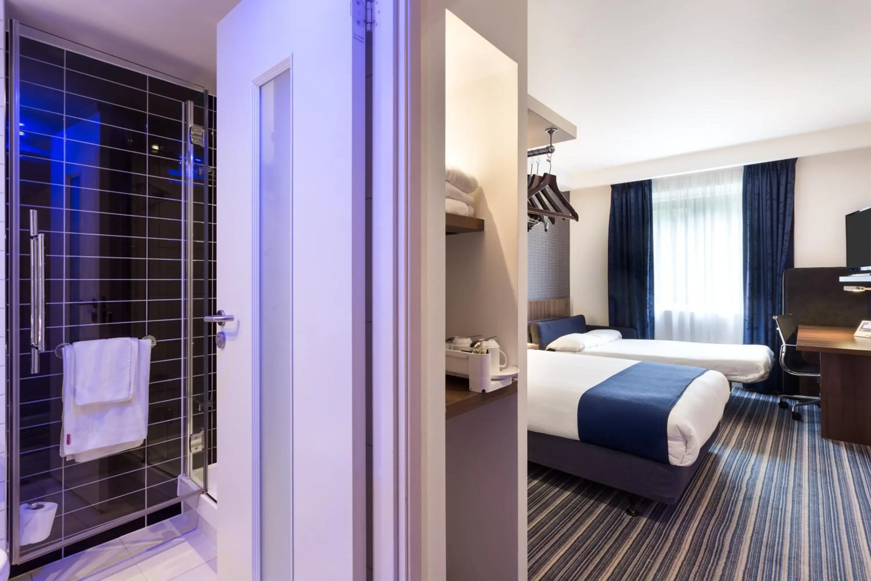 Bedroom, Bed in Holiday Inn Express Colchester by IHG Bedroom, Bed in Holiday Inn Express Colchester by IHG