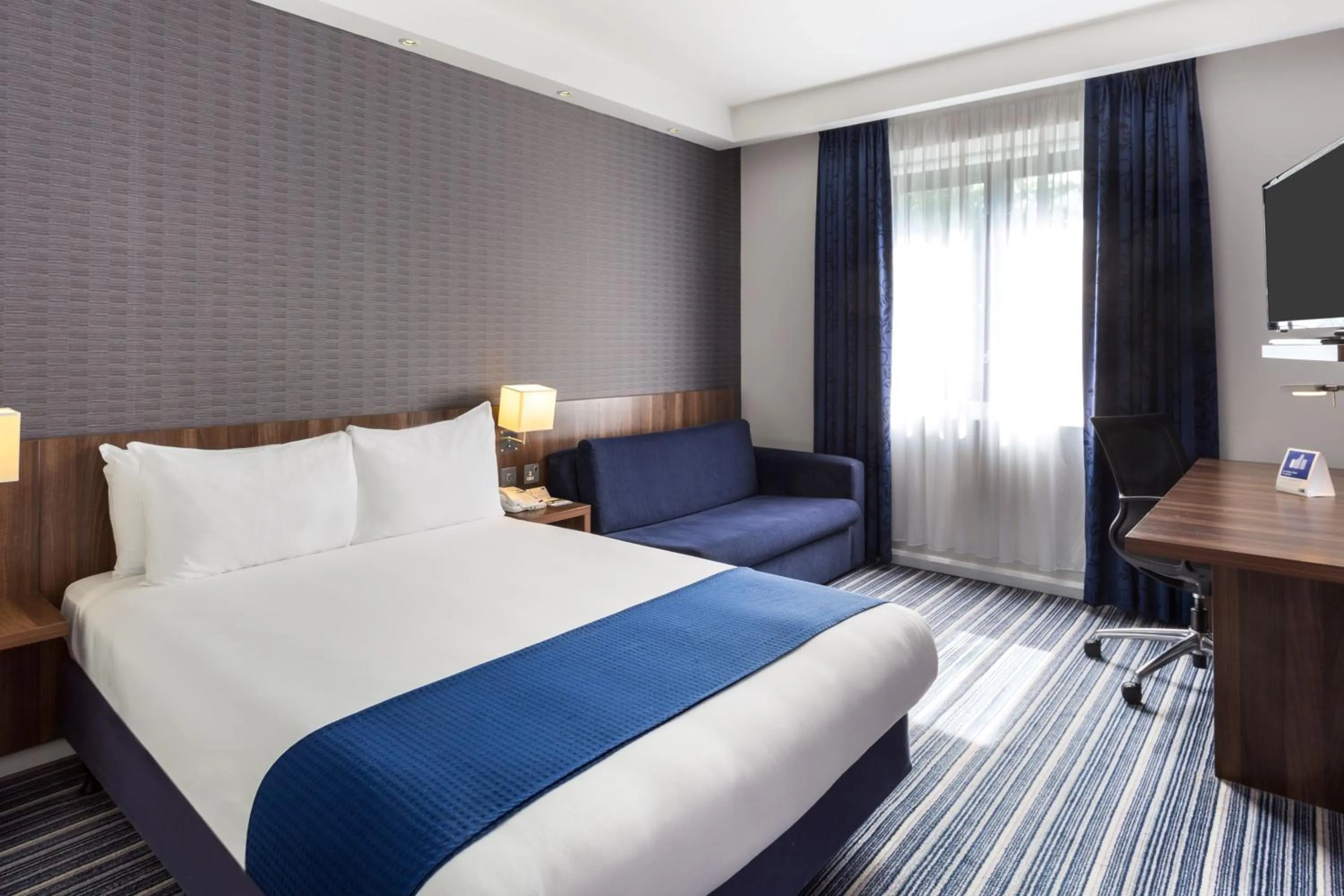 Photo of the whole room, Bed in Holiday Inn Express Colchester by IHG