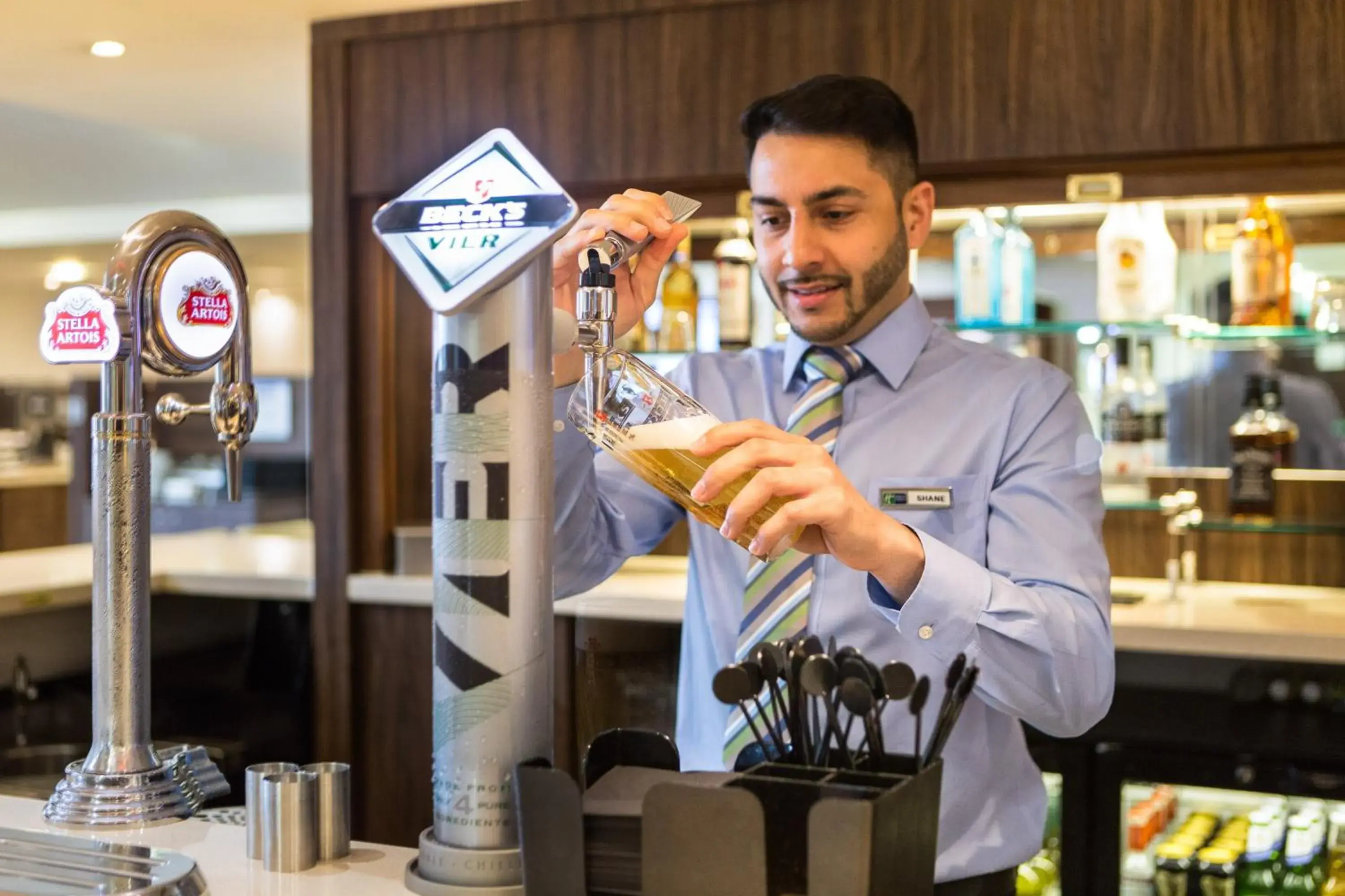 Lounge or bar in Holiday Inn Express Colchester by IHG Lounge or bar in Holiday Inn Express Colchester by IHG