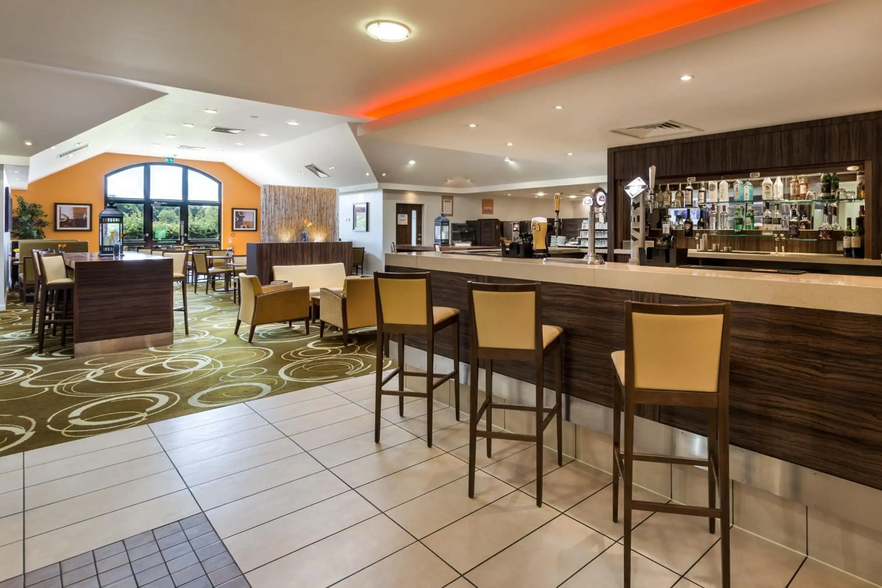 Lounge or bar in Holiday Inn Express Colchester by IHG Lounge or bar in Holiday Inn Express Colchester by IHG