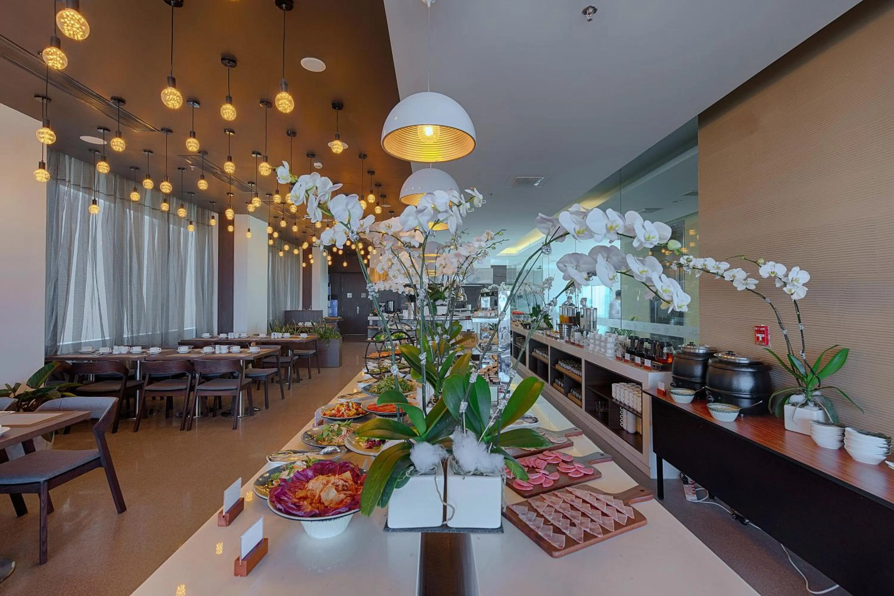 Restaurant/places to eat in Parosand Da Nang Hotel -Belle Maison Parosand Da Nang Hotel