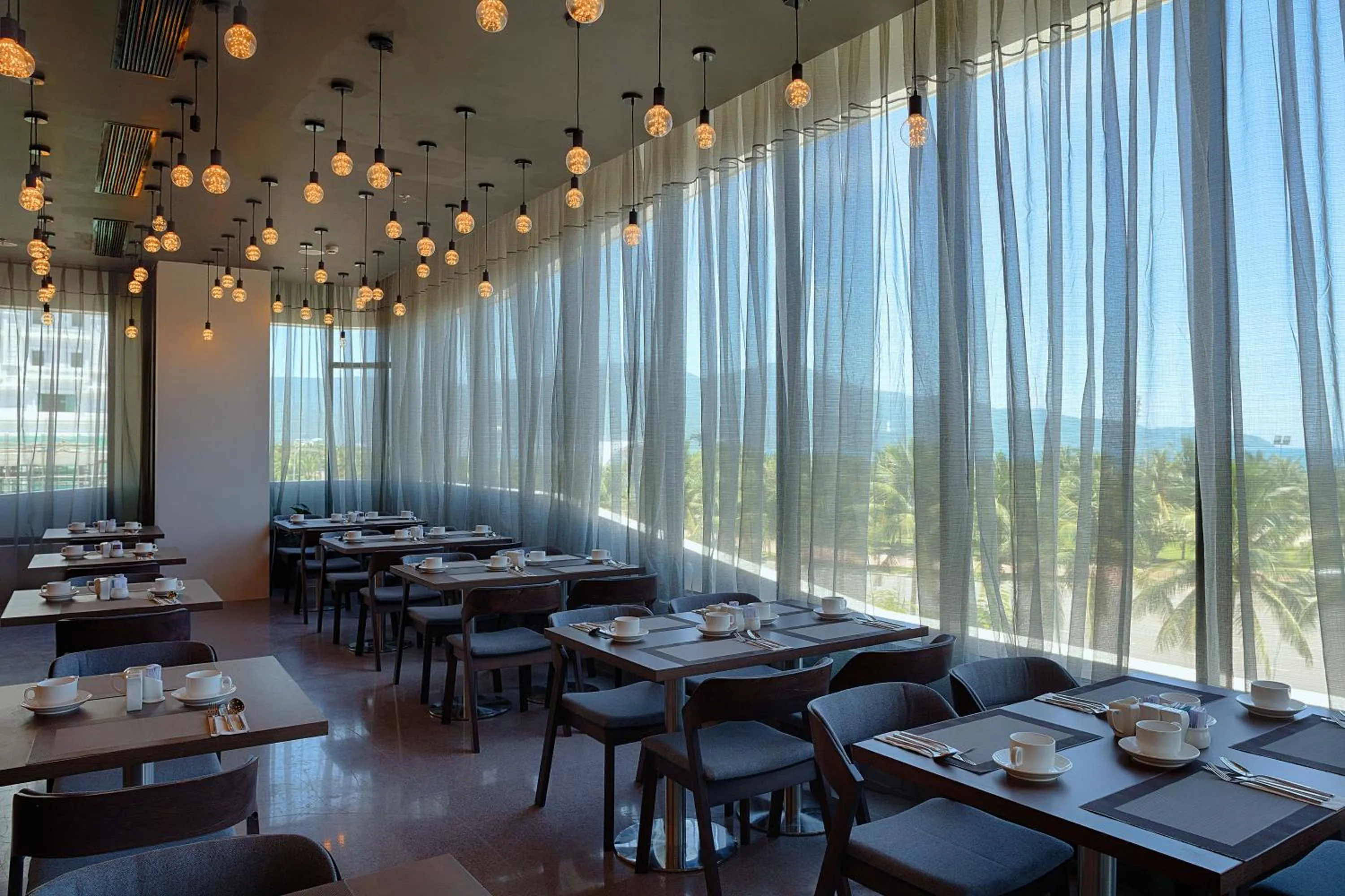 Restaurant/places to eat in Parosand Da Nang Hotel -Belle Maison Parosand Da Nang Hotel