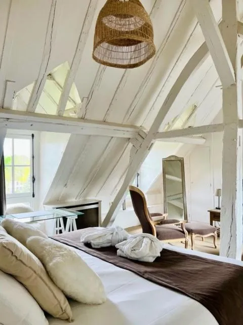 Bed in Hôtel Saint-Laurent, The Originals Relais