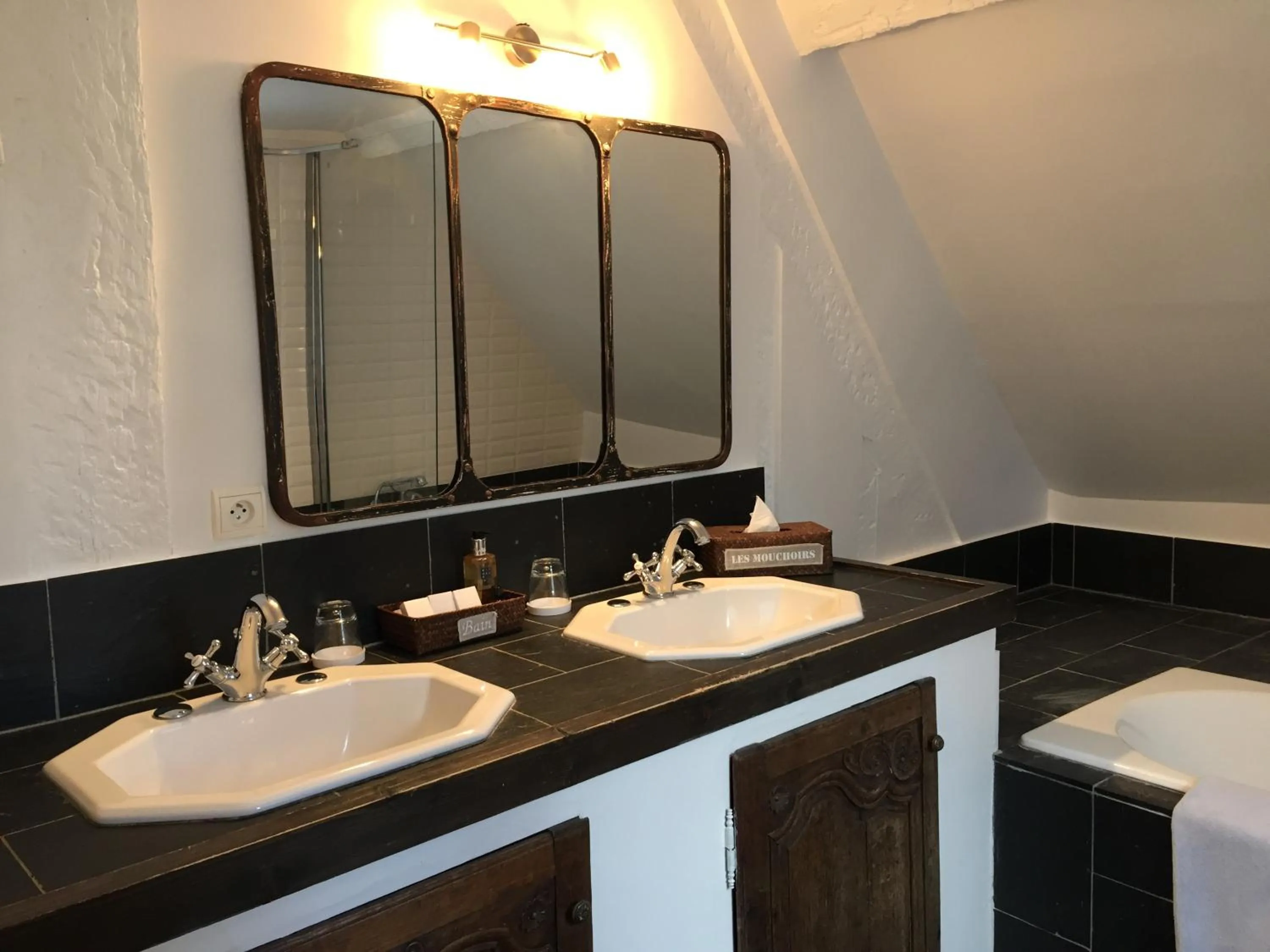 Hôtel Saint-Laurent, The Originals Relais