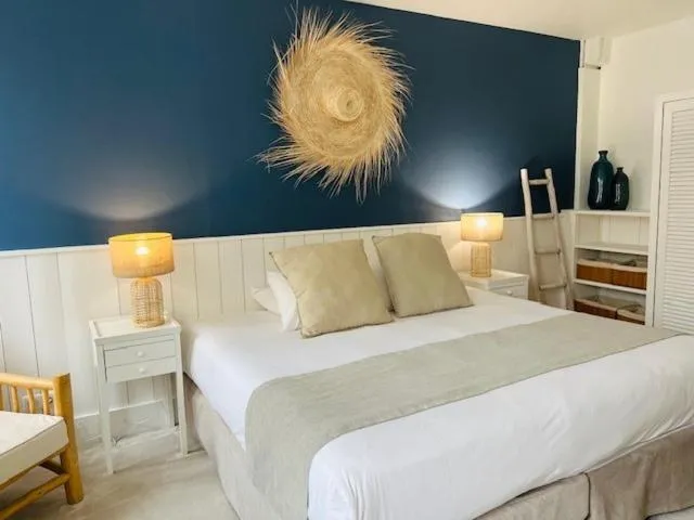 Bed in Hôtel Saint-Laurent, The Originals Relais