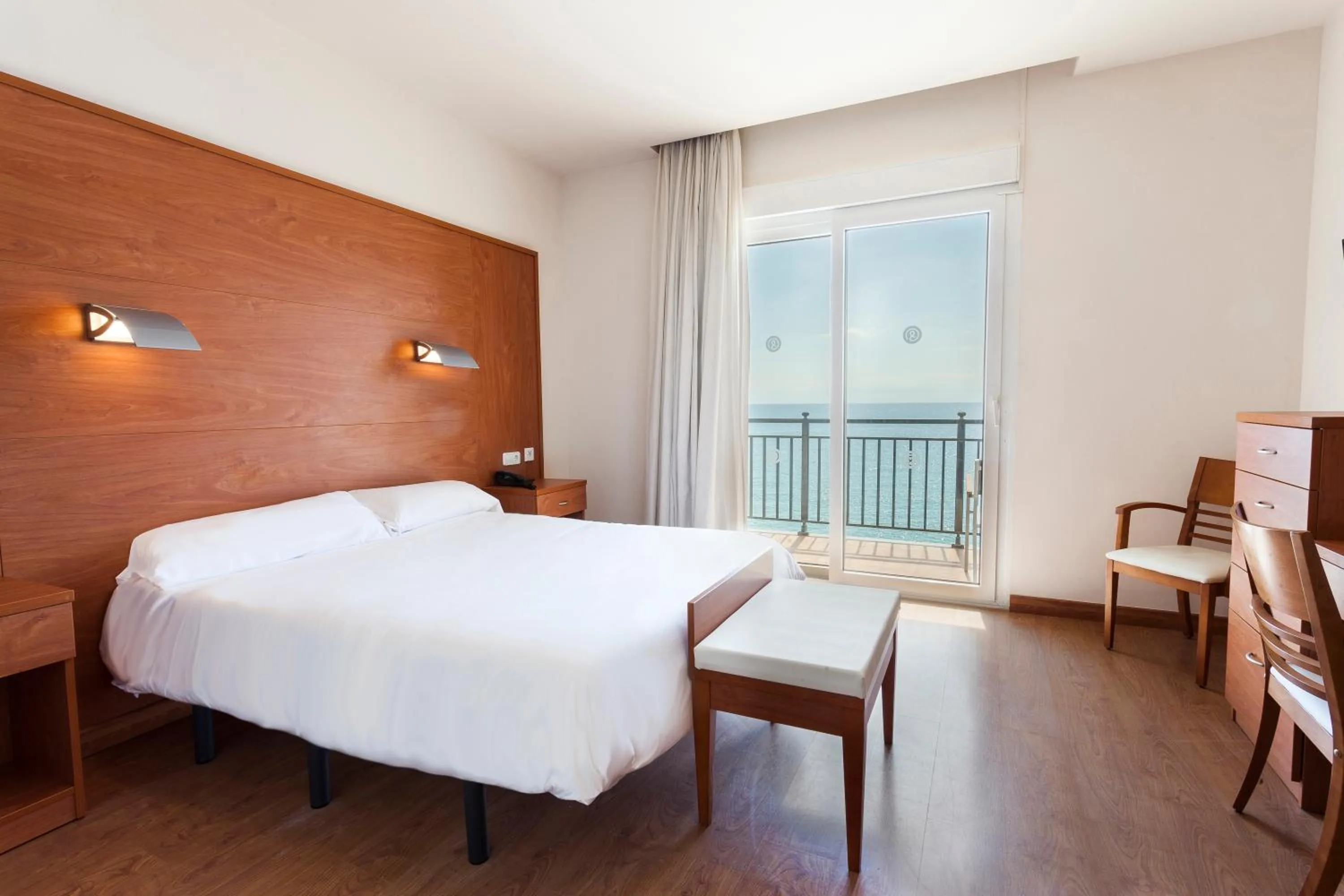 Twin Room with Sea View in Hotel Horitzó by Pierre & Vacances