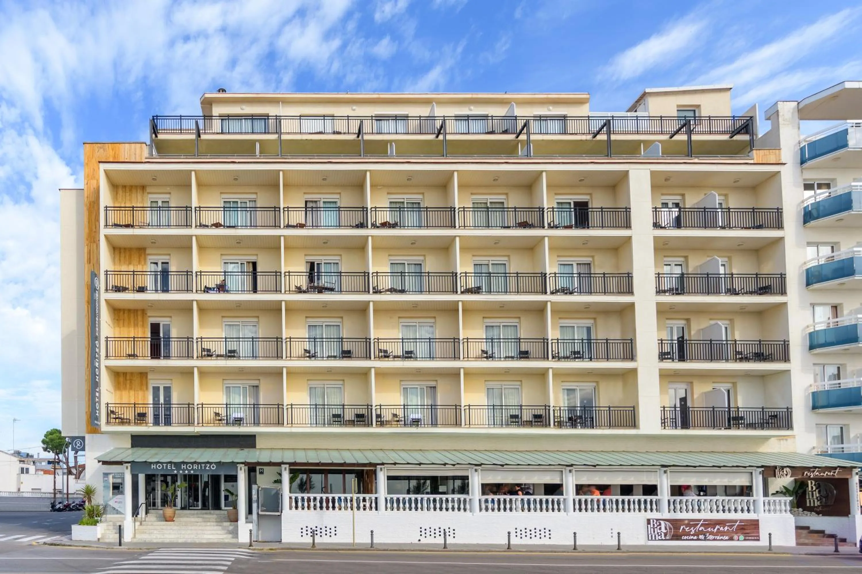 Facade/entrance in Hotel Horitzó by Pierre & Vacances