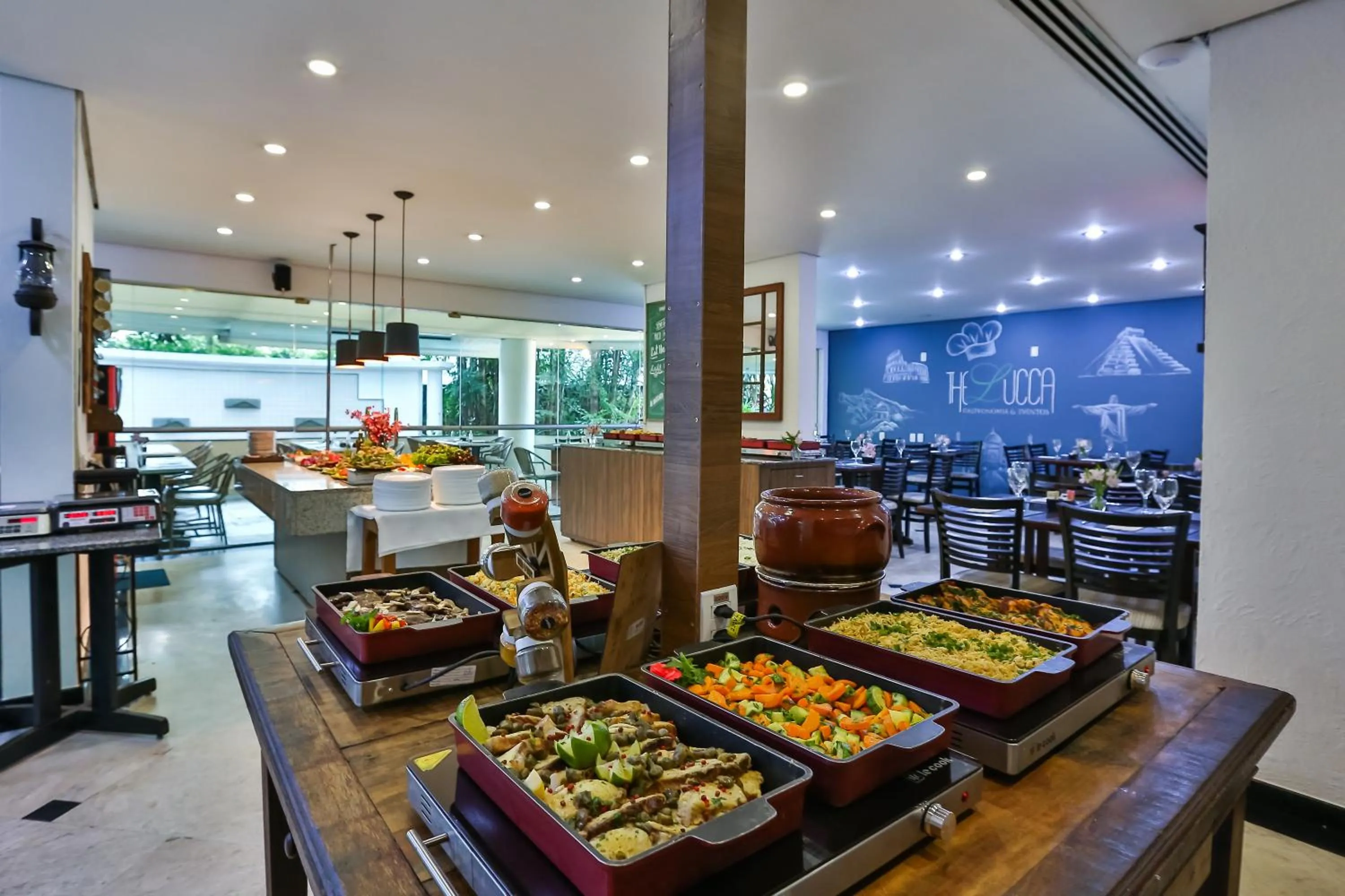 Restaurant/places to eat in Transamerica Paradise Garden