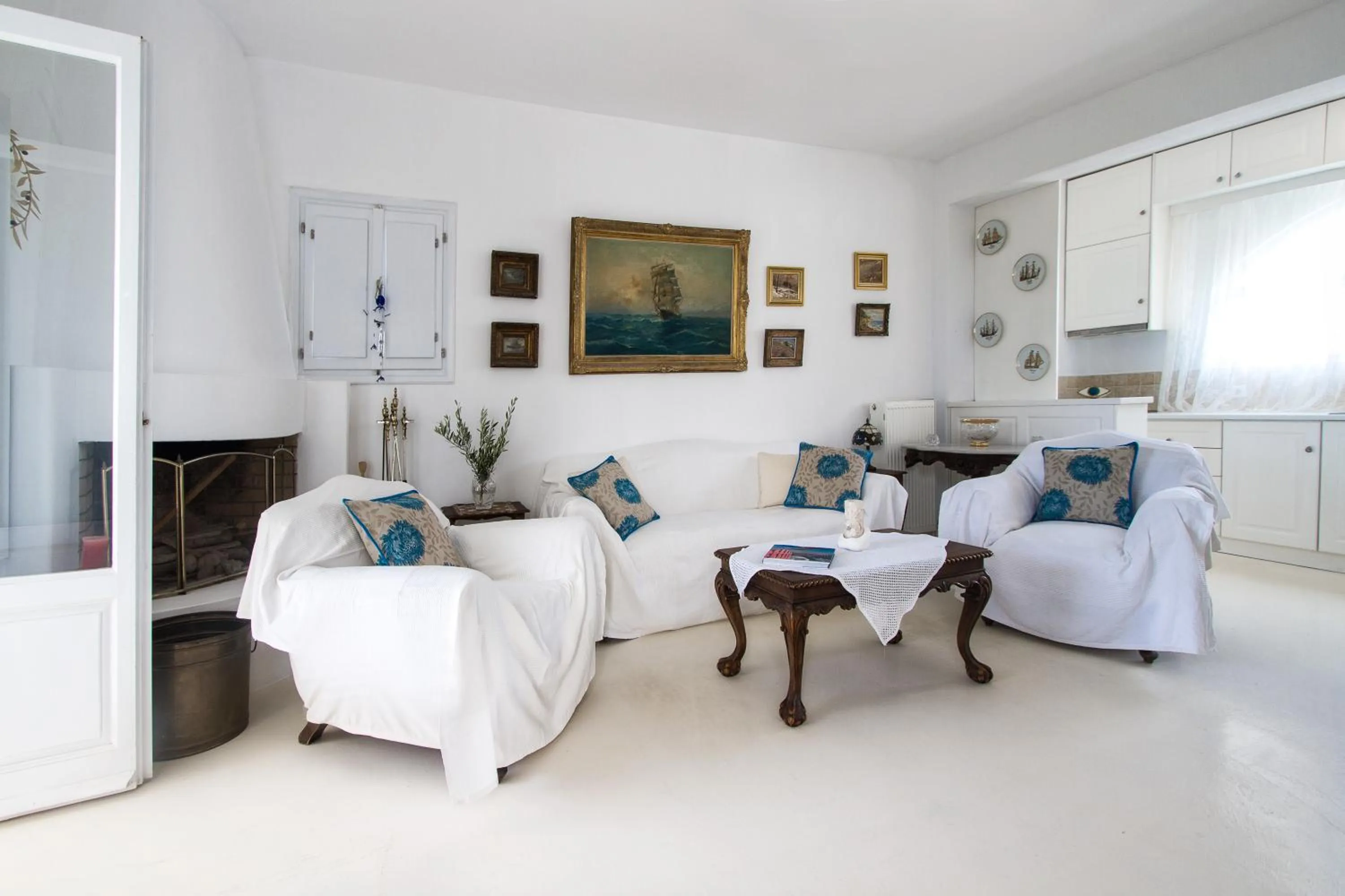 Living room in Sea Sound White Katikies