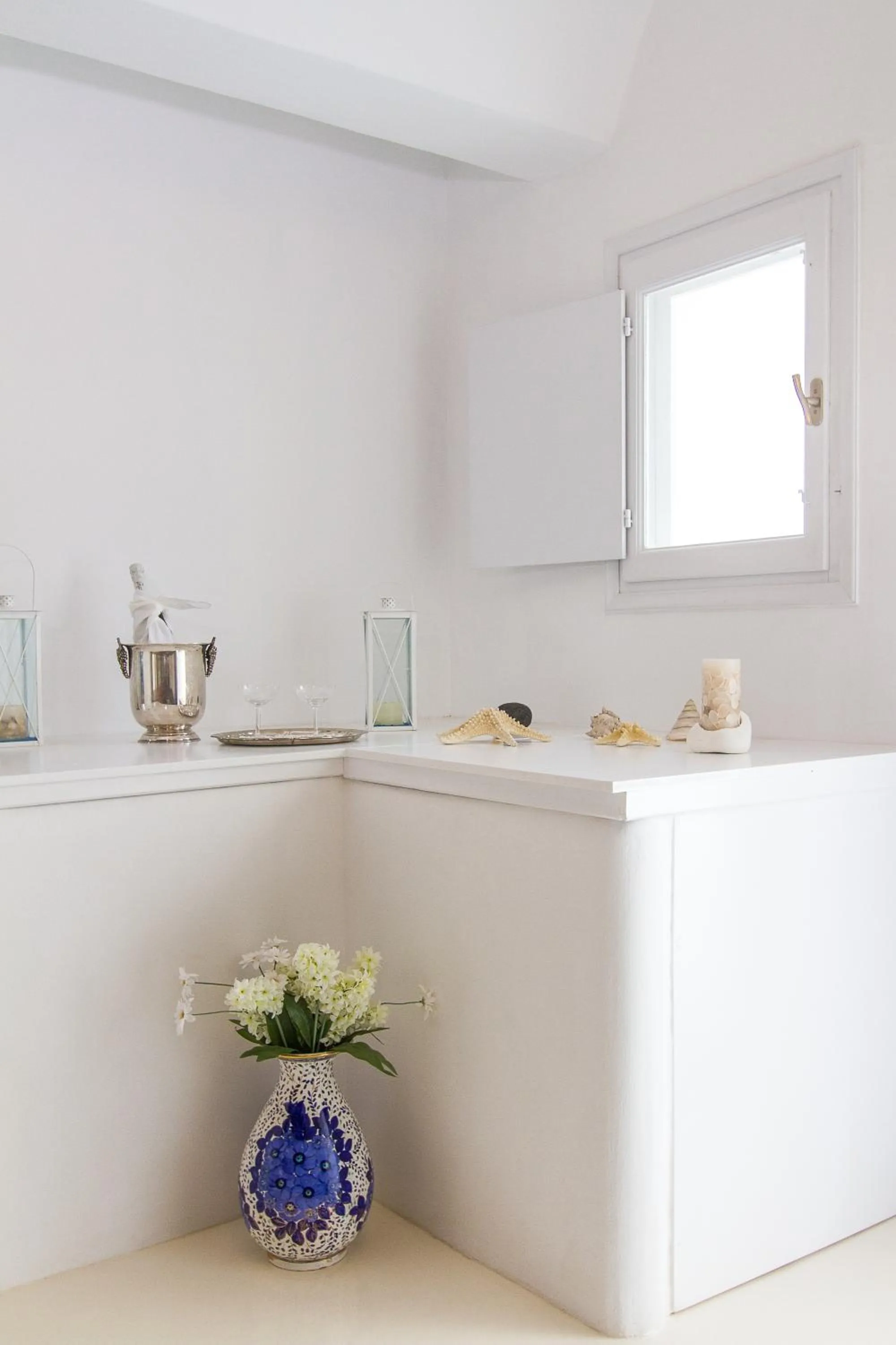 Decorative detail in Sea Sound White Katikies