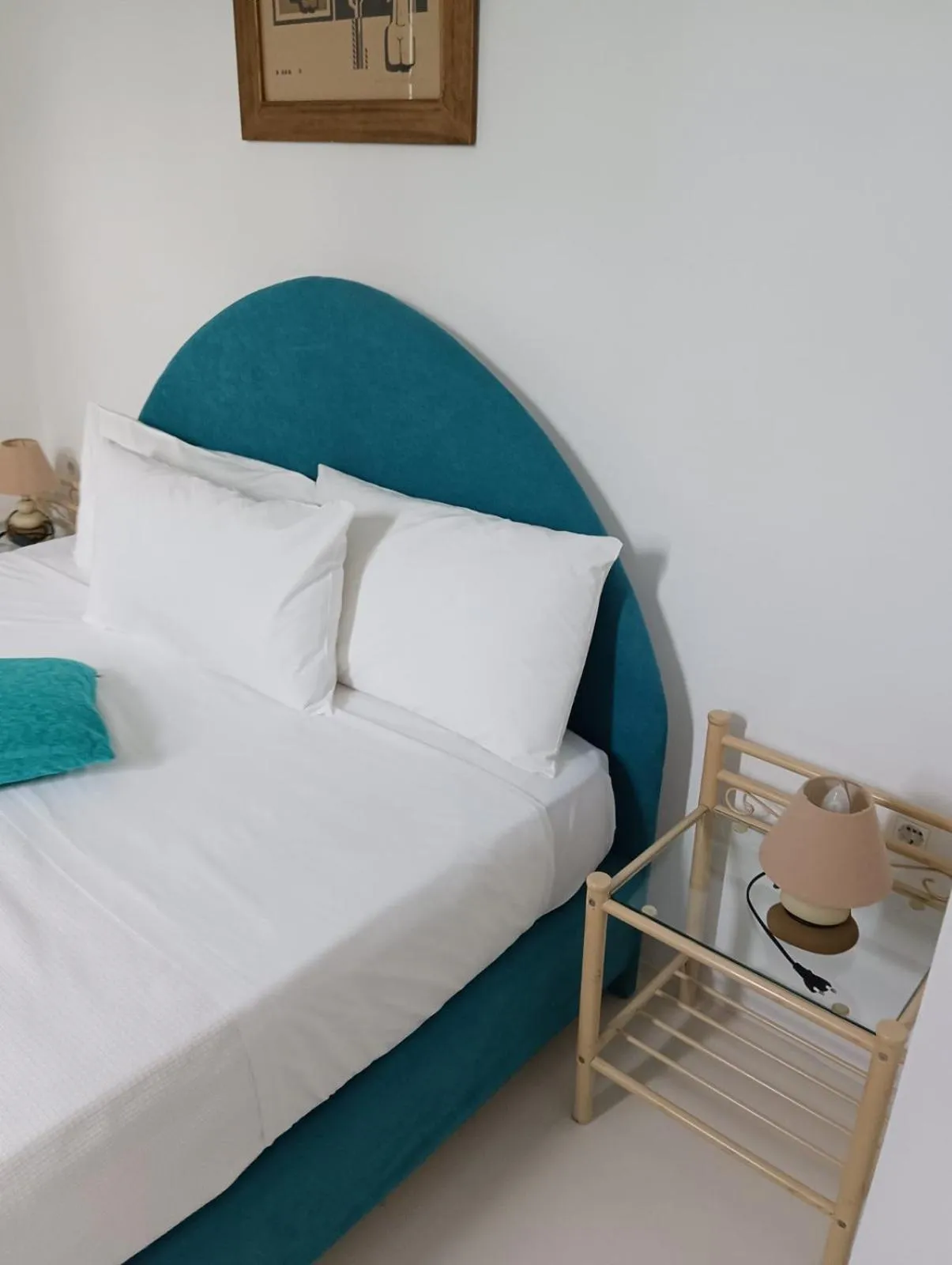 Bedroom, Bed in Sea Sound White Katikies