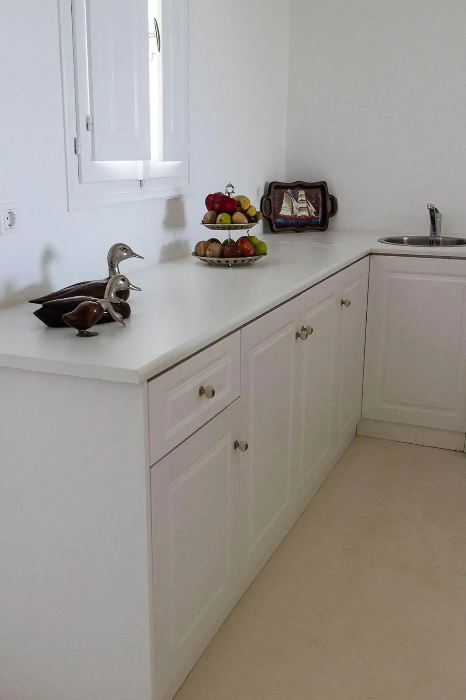 White Villa Three-Bedroom Apartment - single occupancy - Split Level in Sea Sound White Katikies White Villa Three-Bedroom Apartment - single occupancy - Split Level in Sea Sound White Katikies