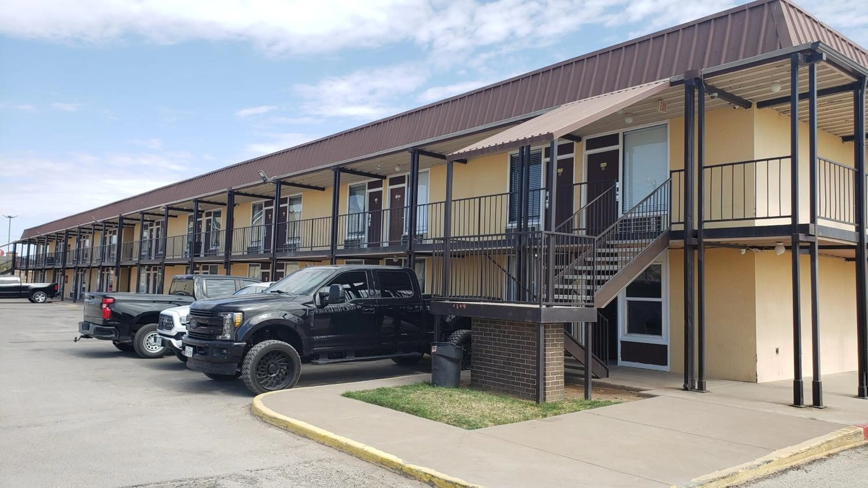 Property building in West Texas Inn & Suites with Kitchenette