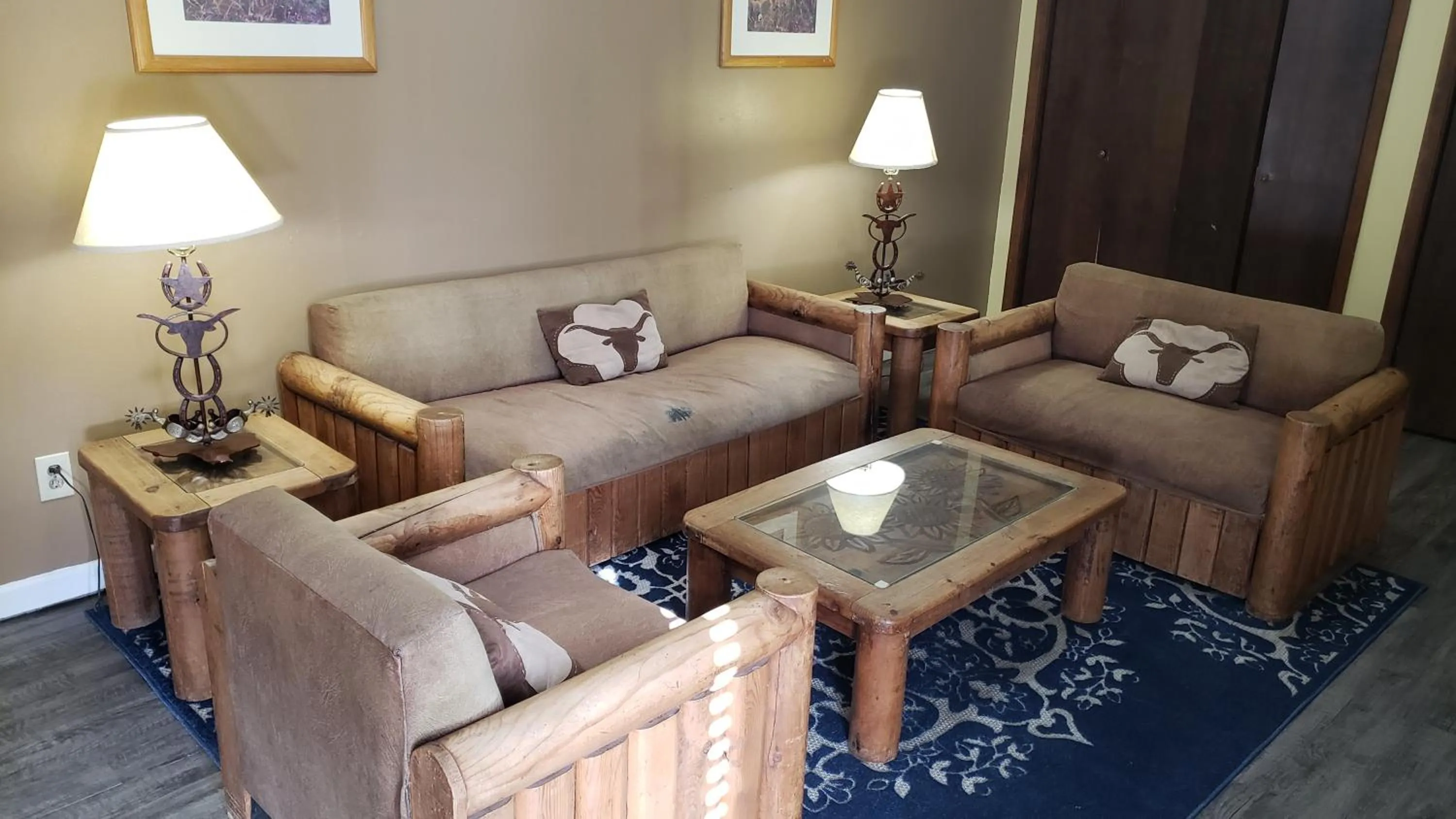 Living room in West Texas Inn & Suites with Kitchenette