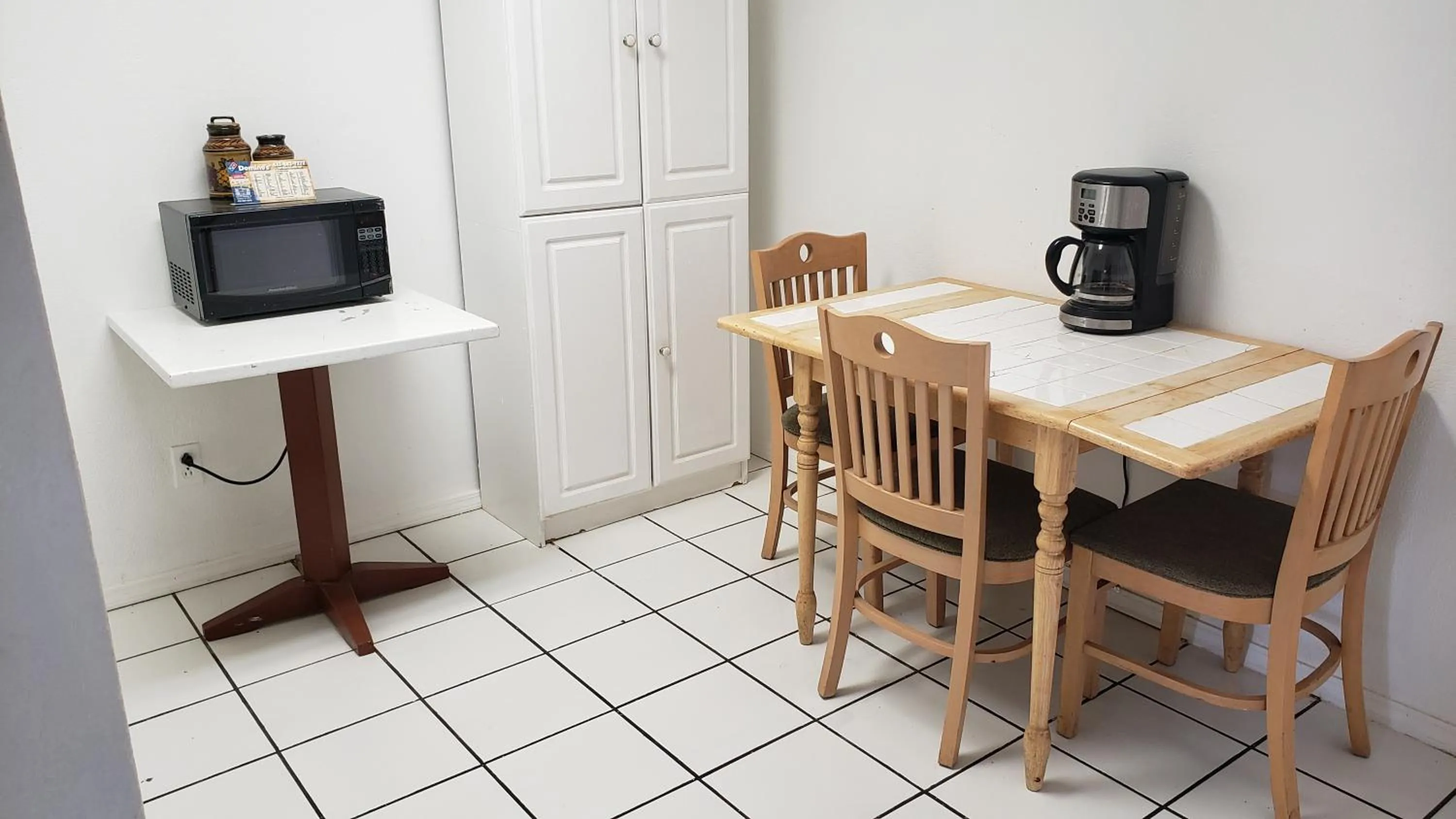 Coffee/tea facilities in West Texas Inn & Suites with Kitchenette