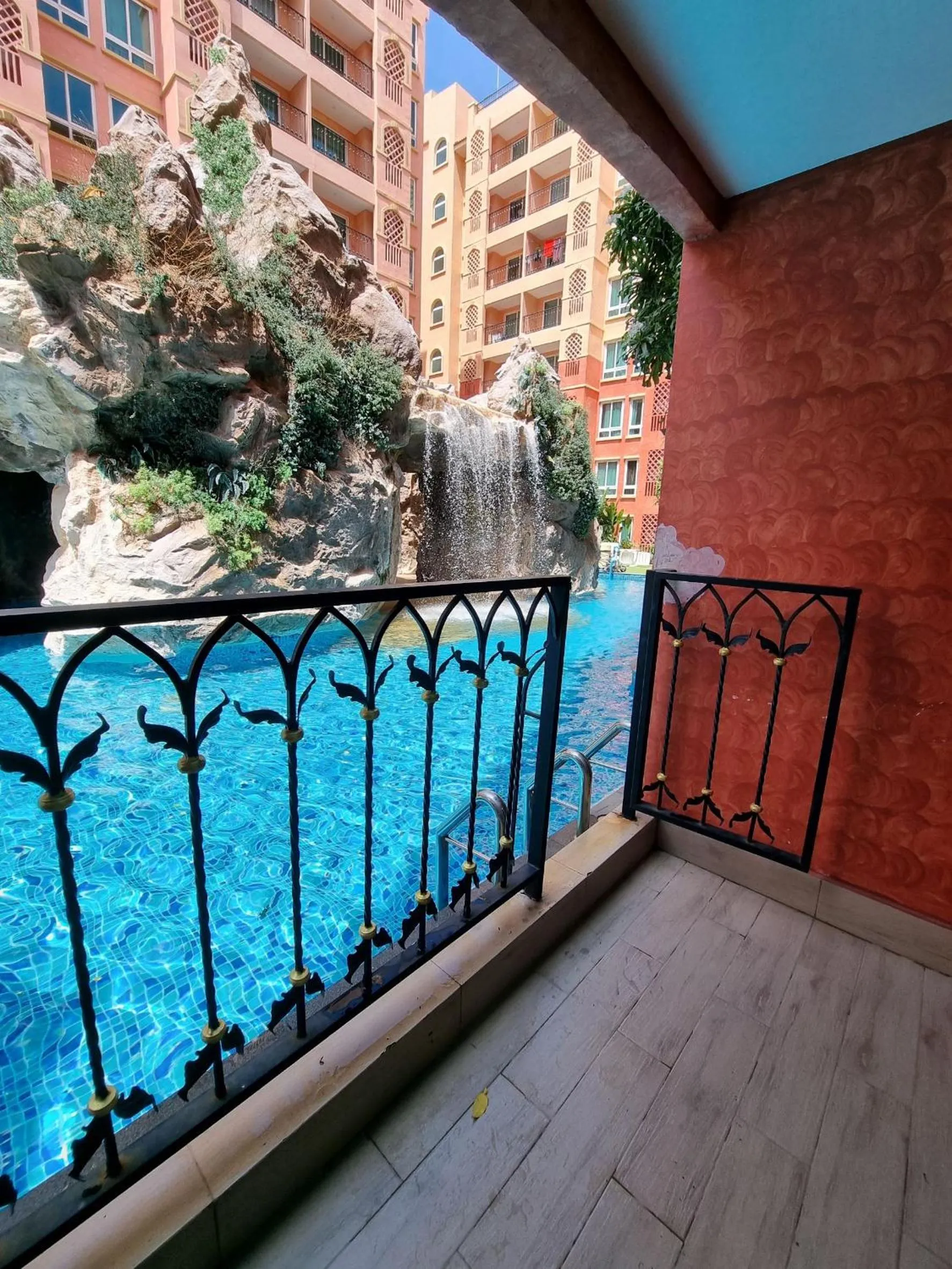 Balcony/Terrace in Seven Seas Resort Pattaya & Sofa bed