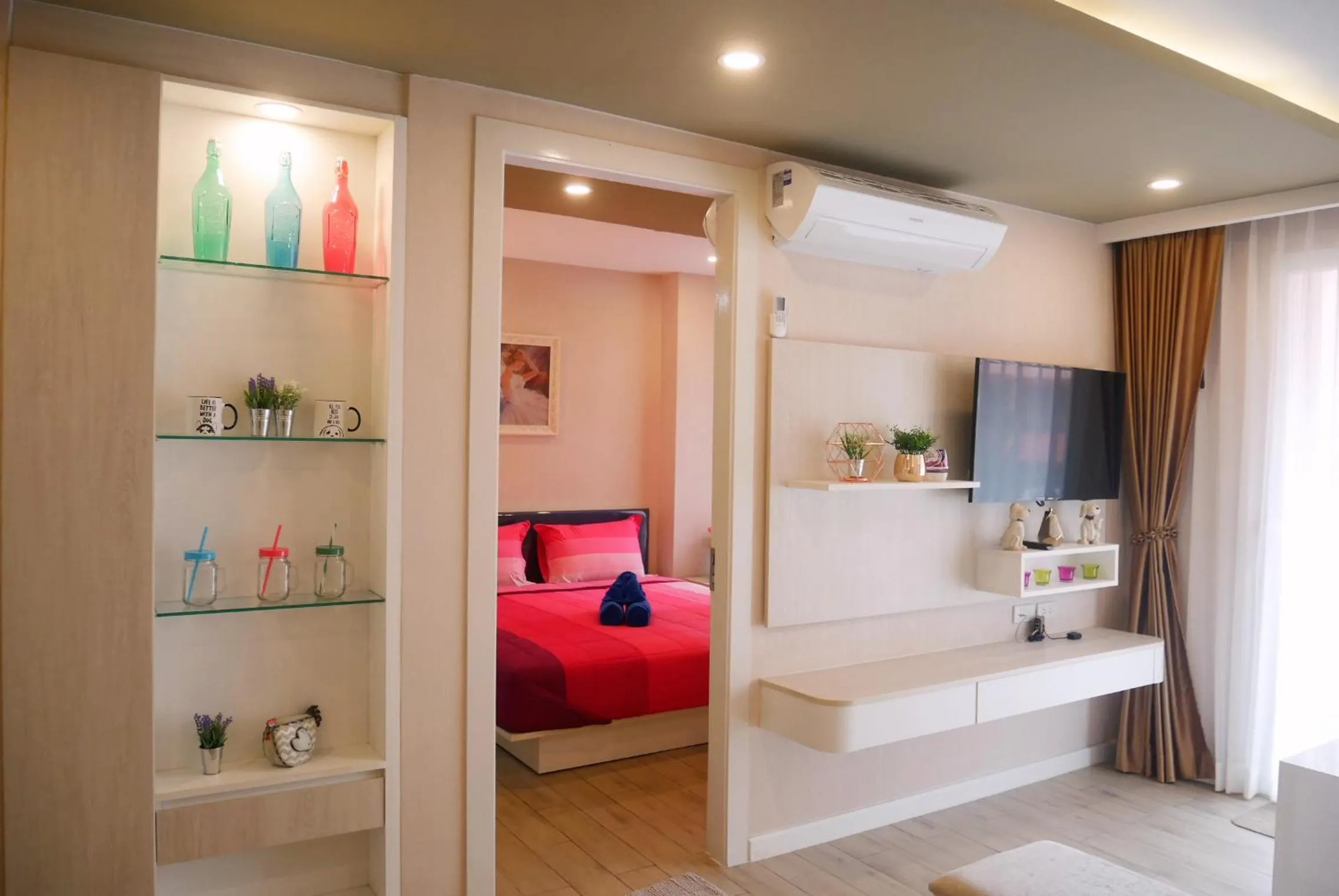 Bed in Seven Seas Resort Pattaya & Sofa bed