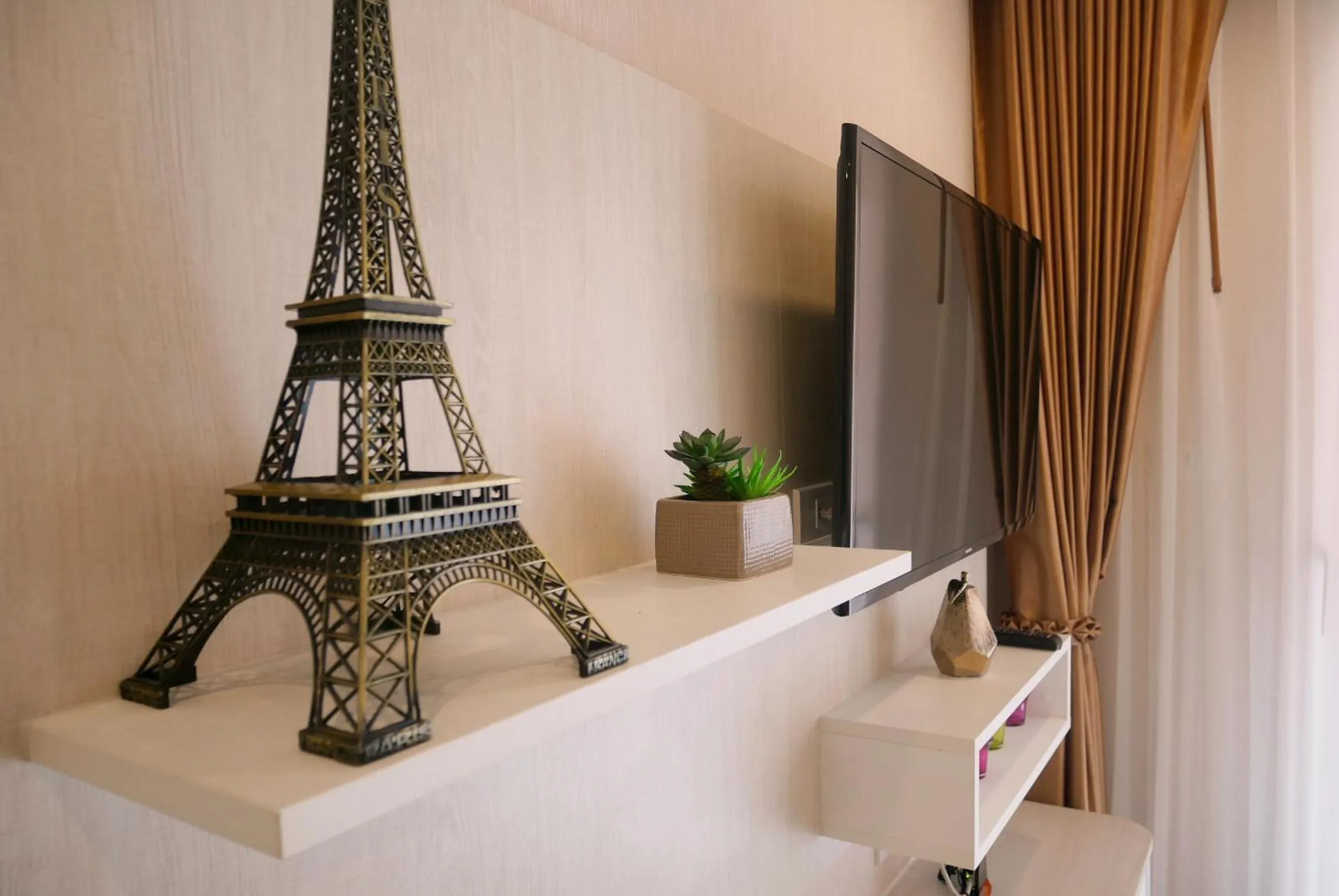 Seven Seas Resort Pattaya & Sofa bed