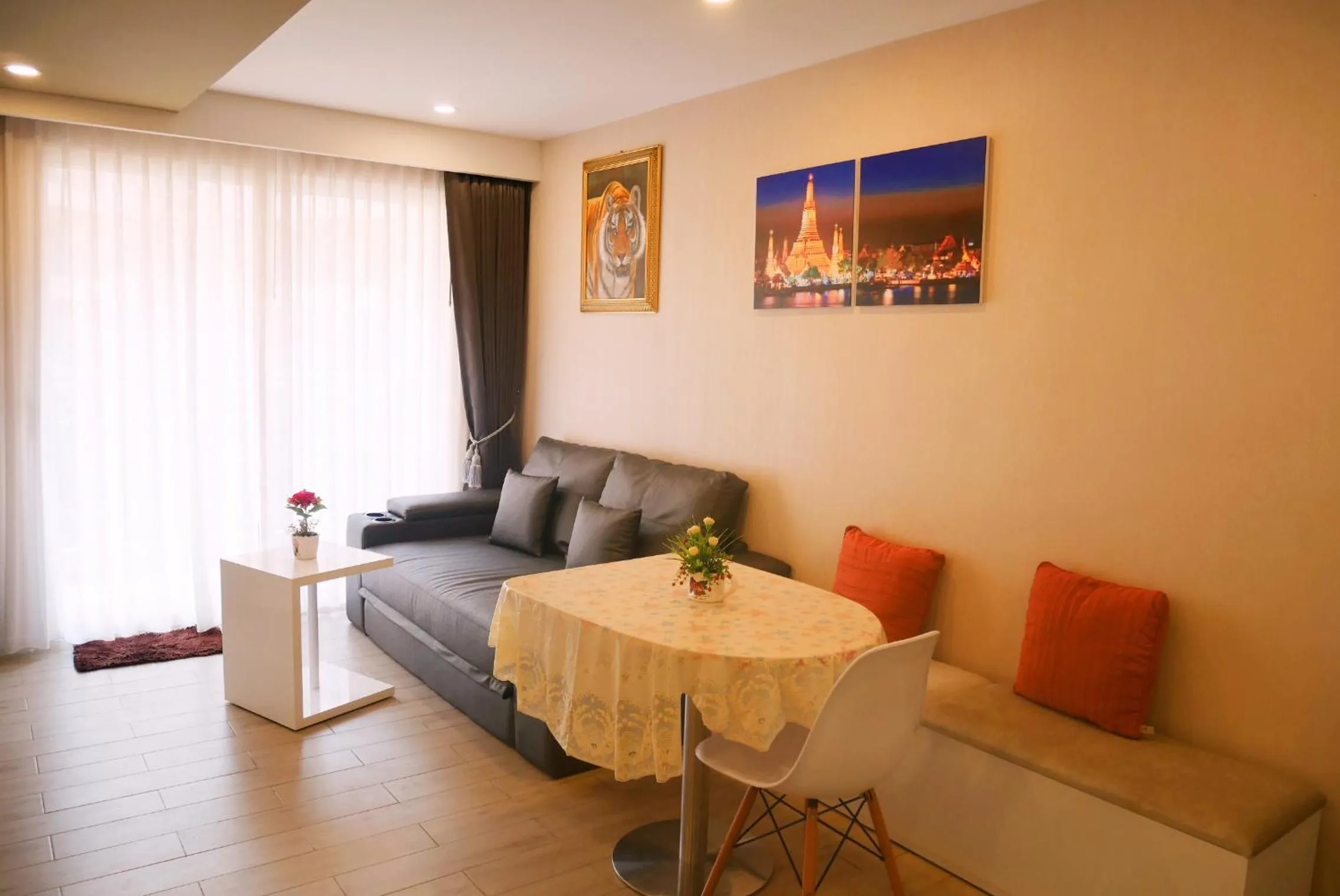 Seven Seas Resort Pattaya & Sofa bed