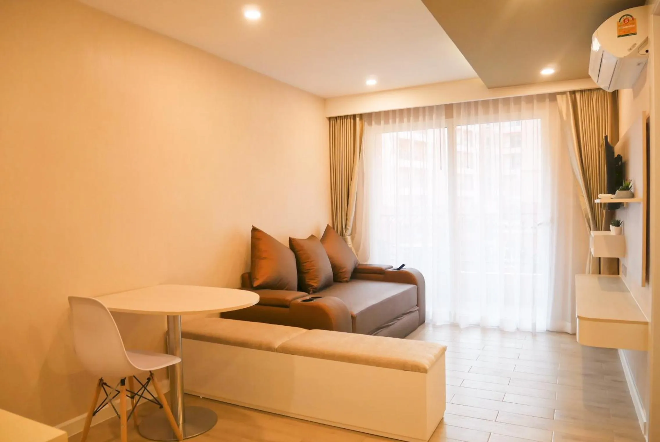 Seven Seas Resort Pattaya & Sofa bed