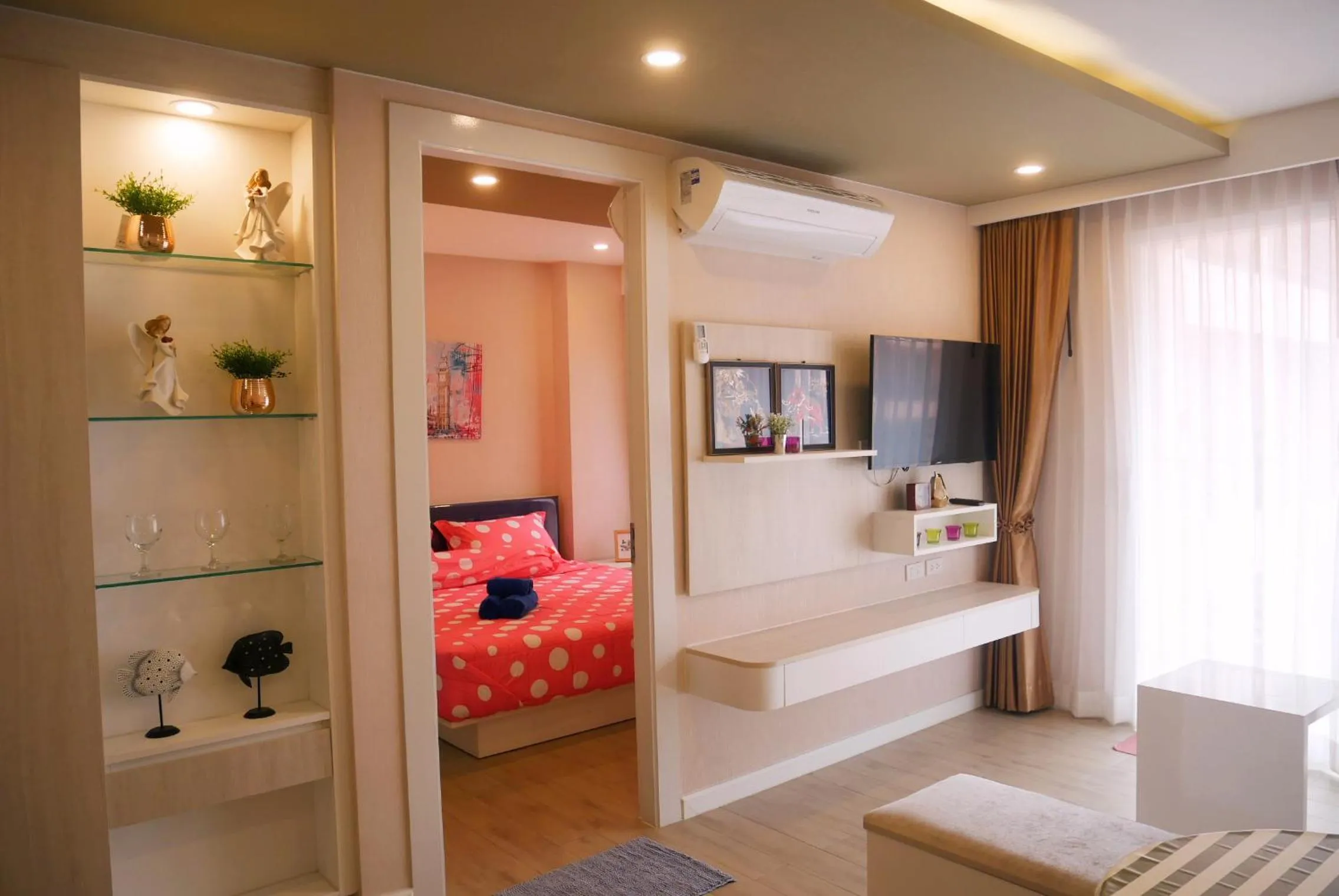 Bed in Seven Seas Resort Pattaya & Sofa bed