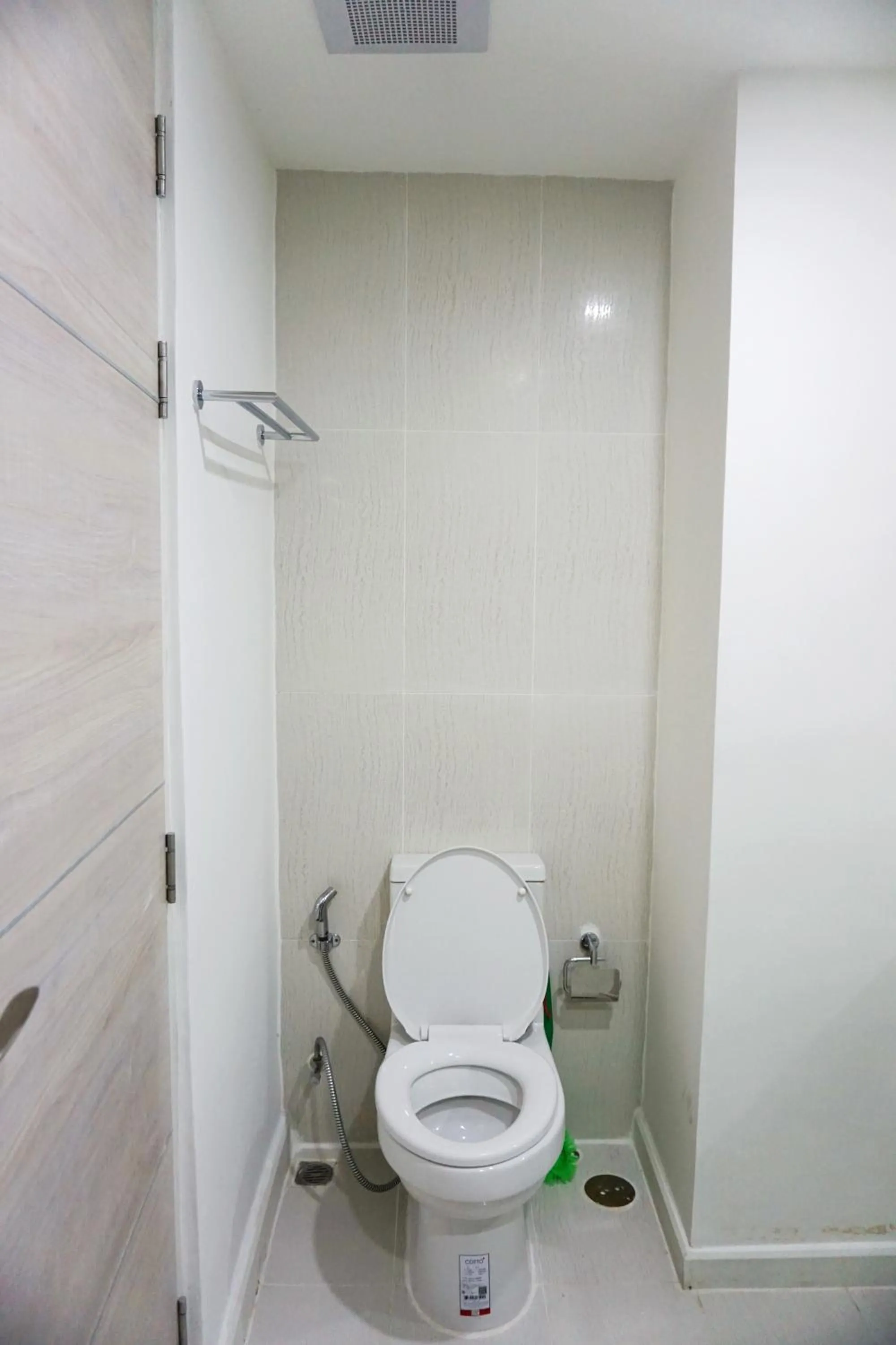 Bathroom in Seven Seas Resort Pattaya & Sofa bed