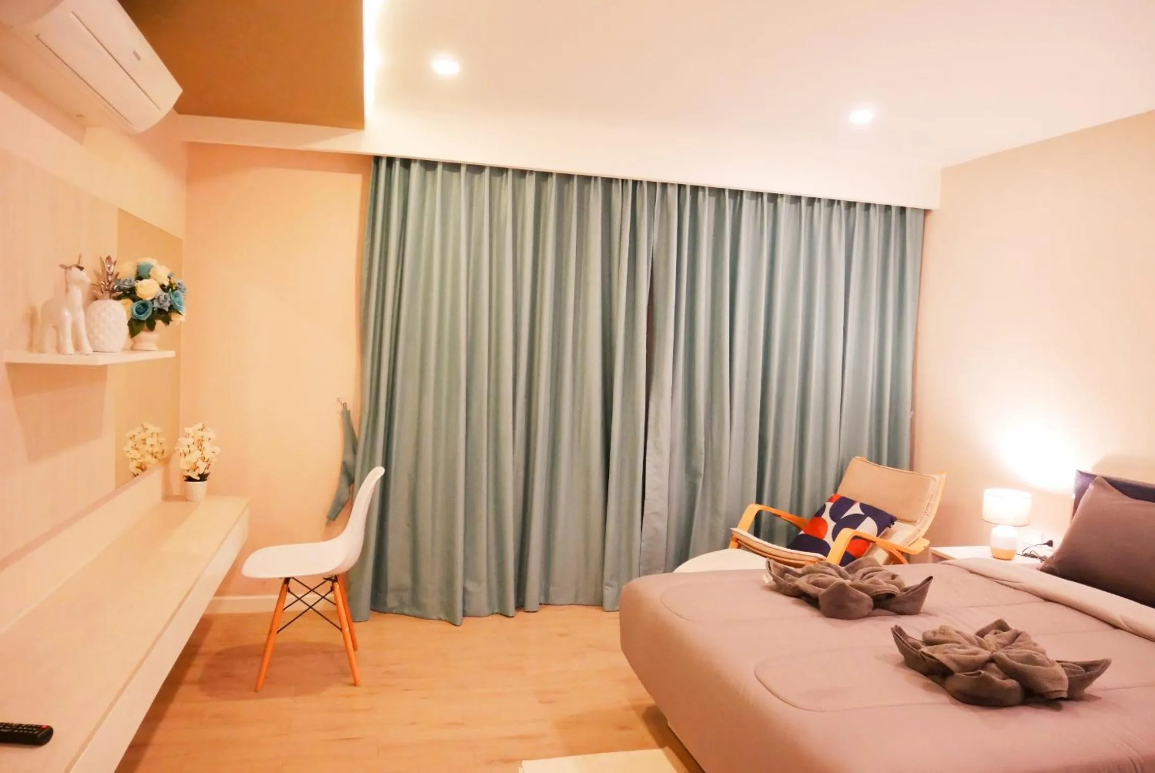 Bed in Seven Seas Resort Pattaya & Sofa bed