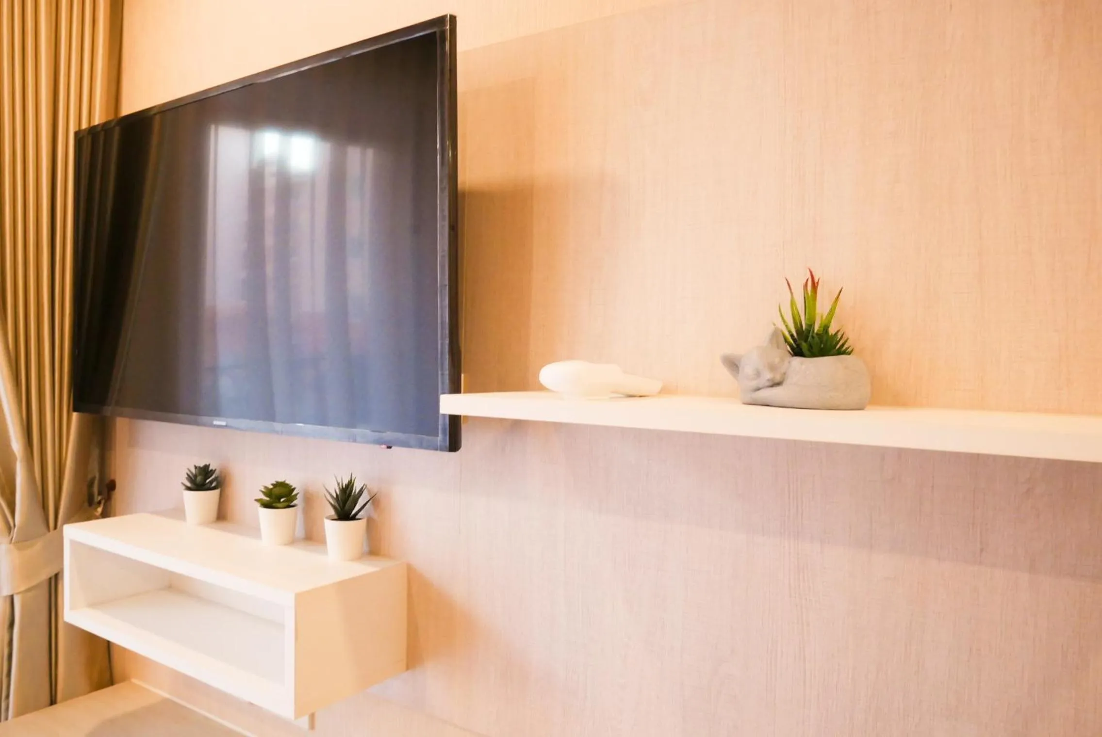 Seven Seas Resort Pattaya & Sofa bed