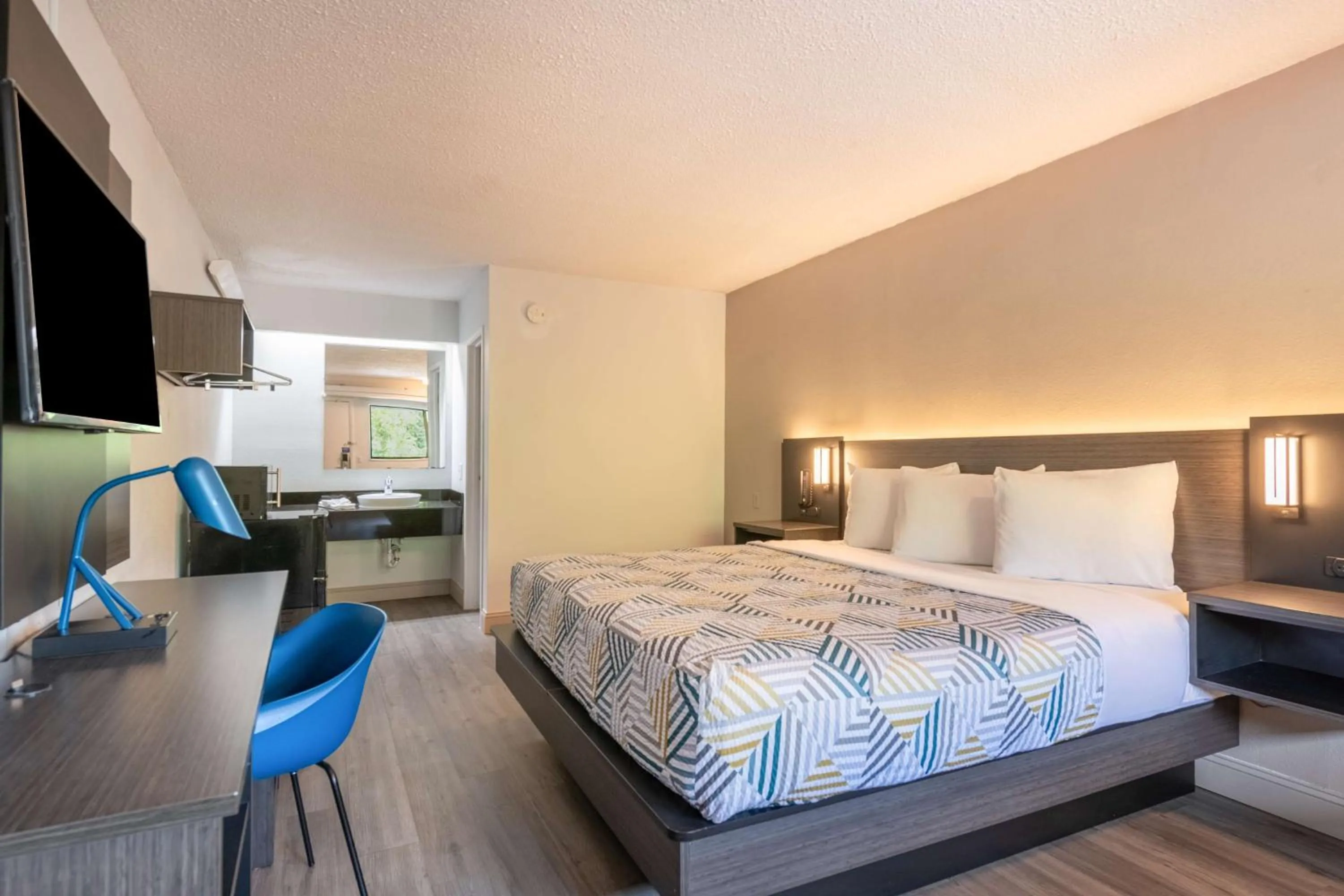 Bedroom, Bed in Motel 6-Charlotte, NC - Coliseum