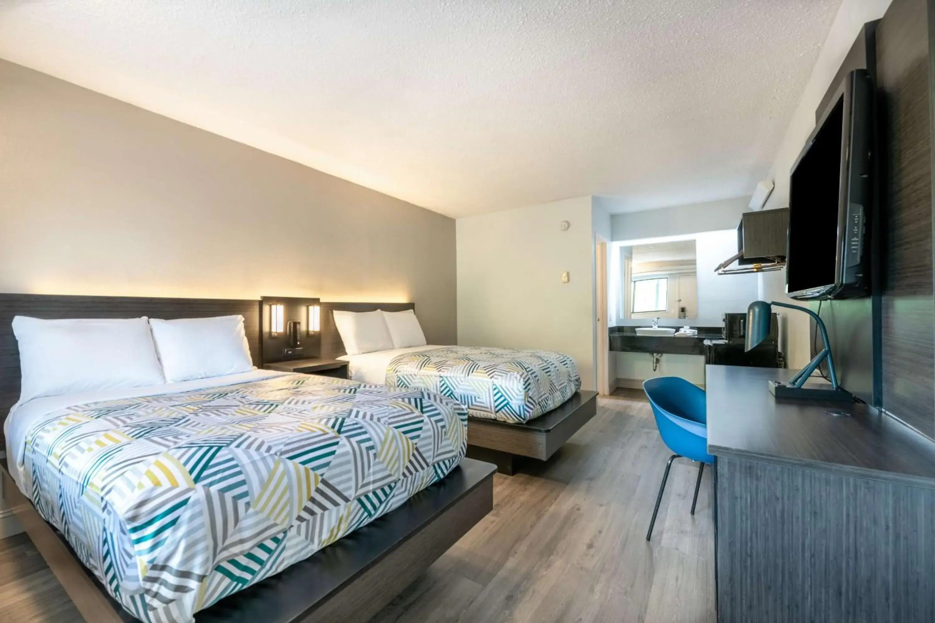 Bedroom, Bed in Motel 6-Charlotte, NC - Coliseum Bedroom, Bed in Motel 6-Charlotte, NC - Coliseum