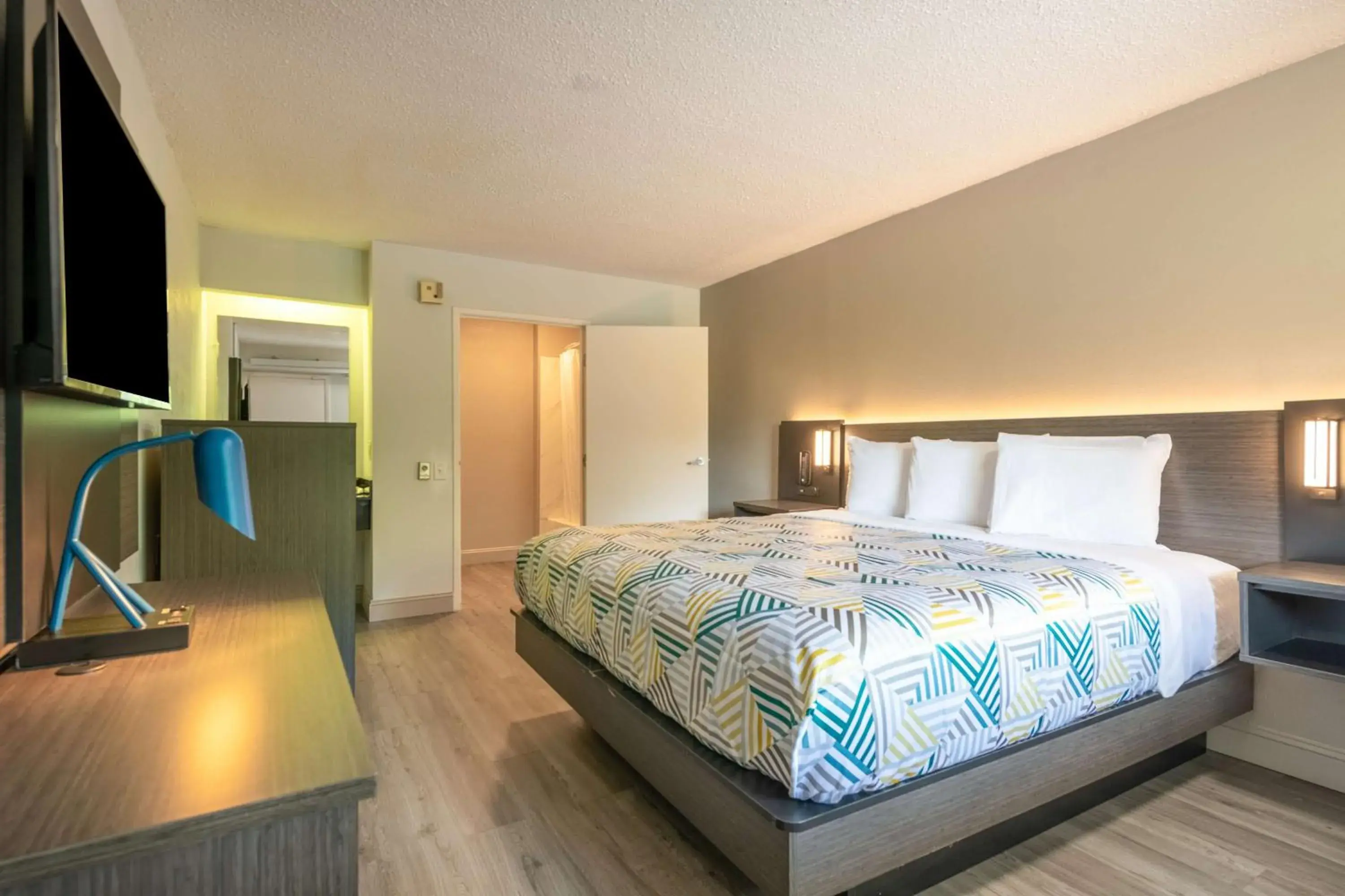 Bedroom, Bed in Motel 6-Charlotte, NC - Coliseum Bedroom, Bed in Motel 6-Charlotte, NC - Coliseum